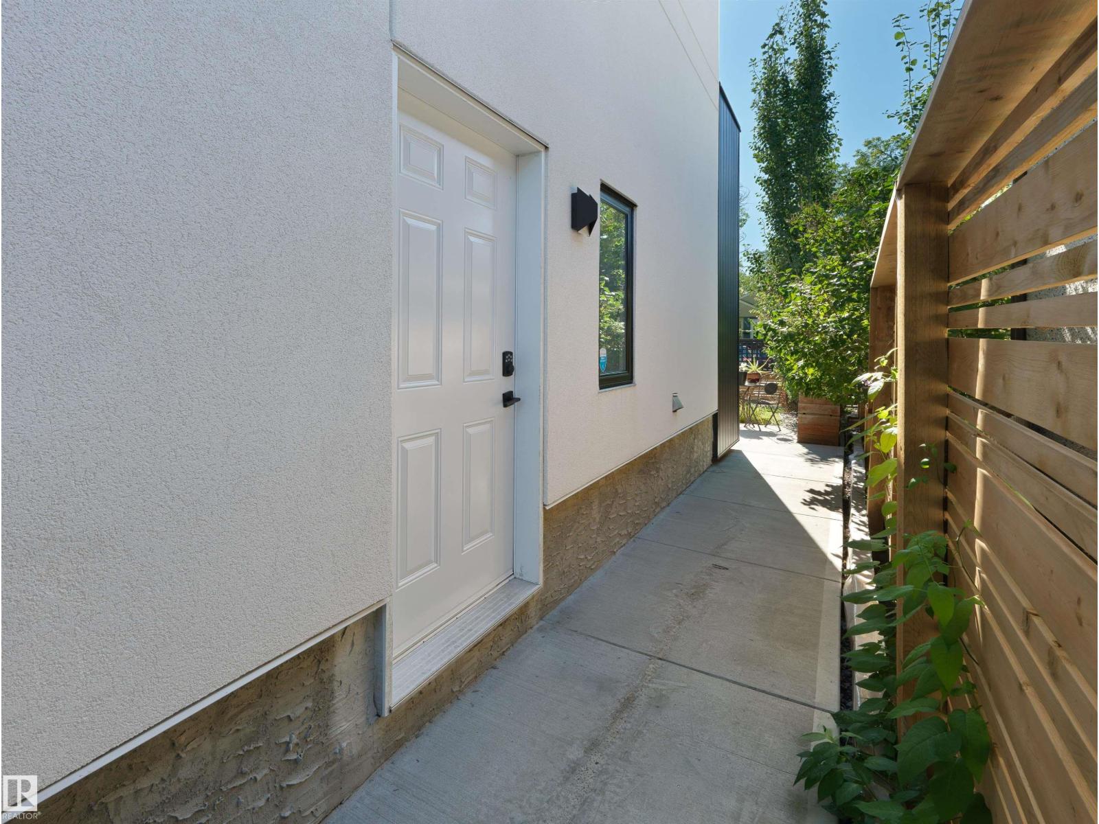 10926 72 Av Nw Property Photo 40