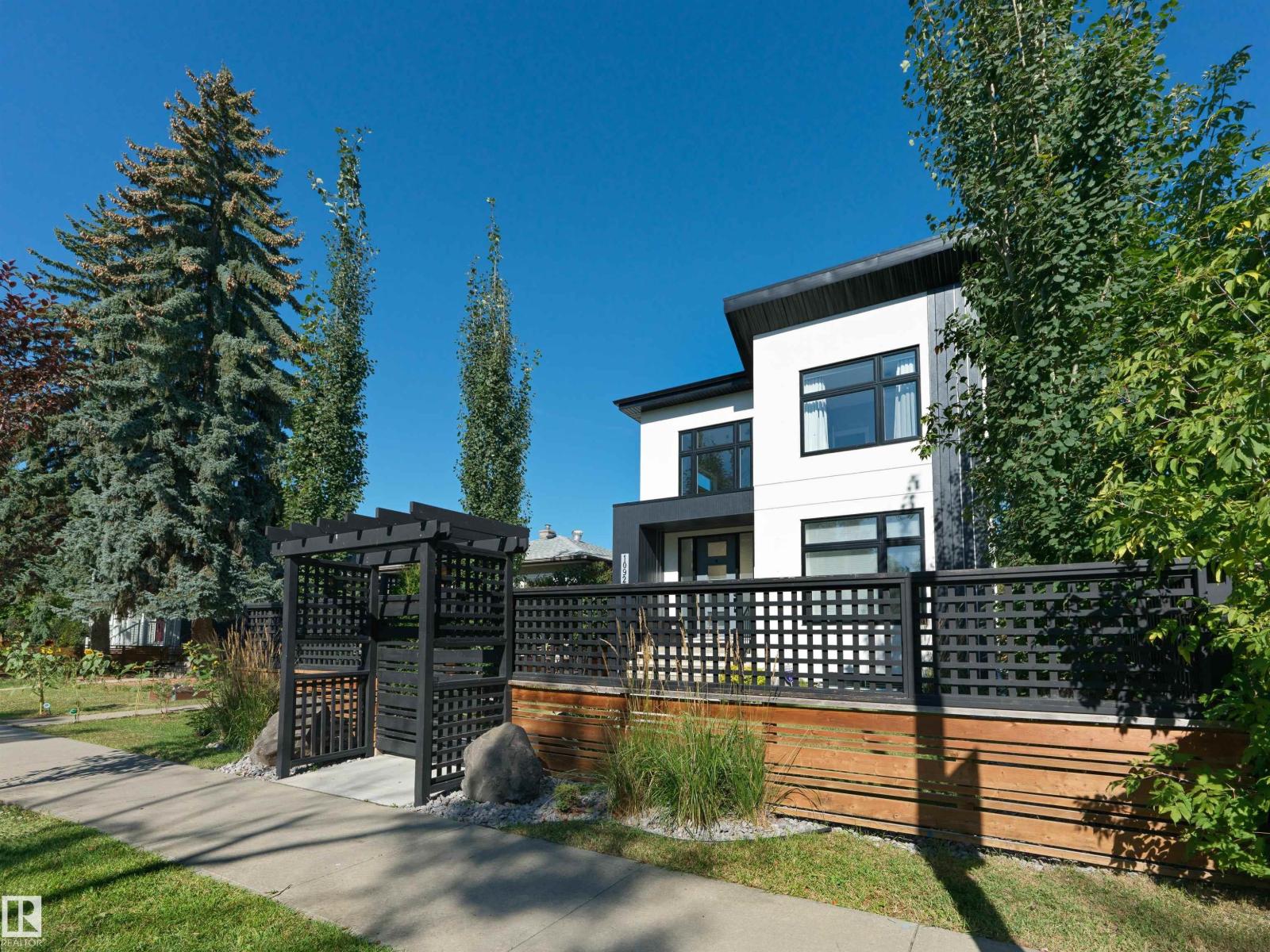 10926 72 Av Nw Property Photo 47