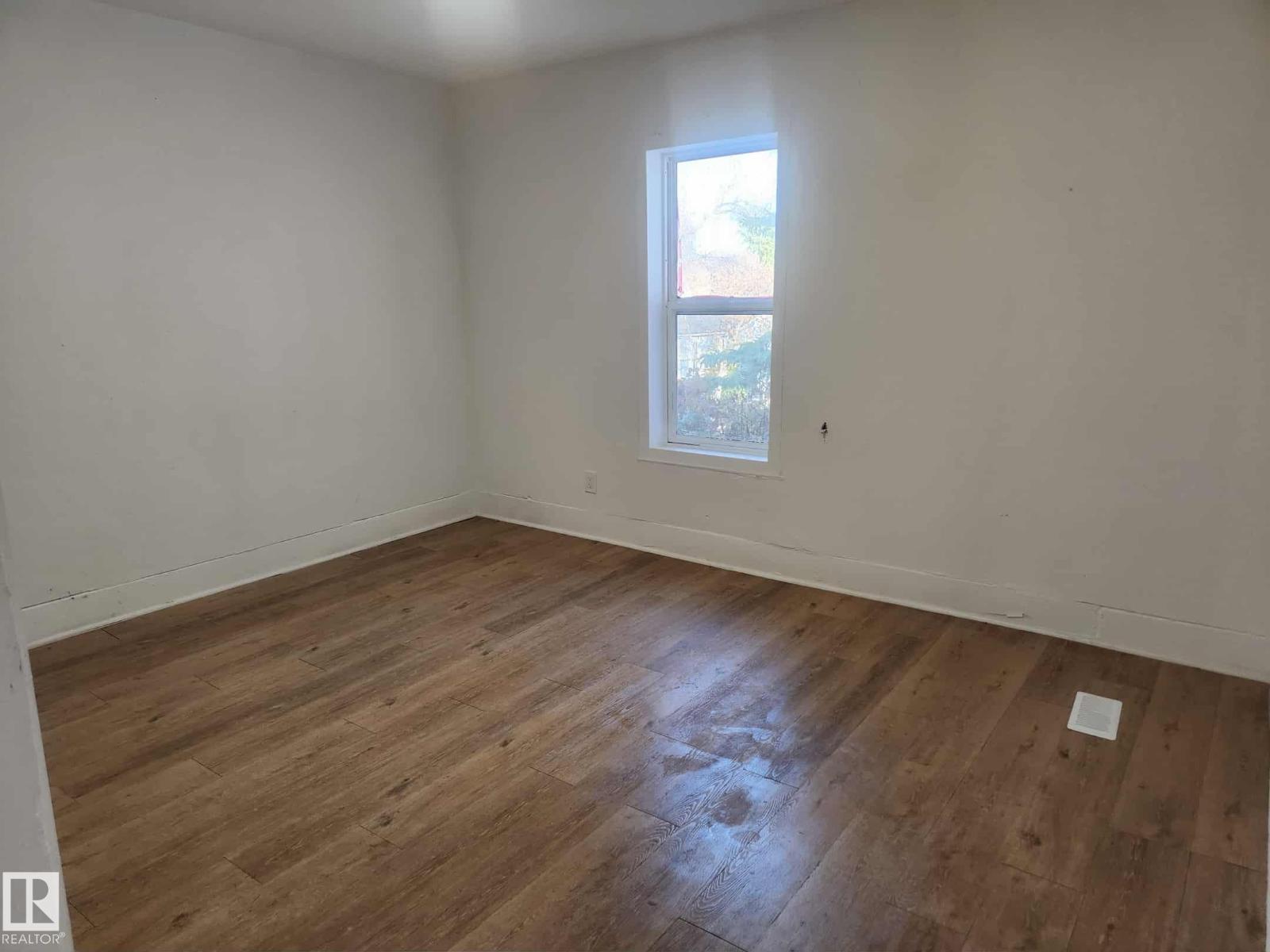 11308 94 St Nw Property Photo 7