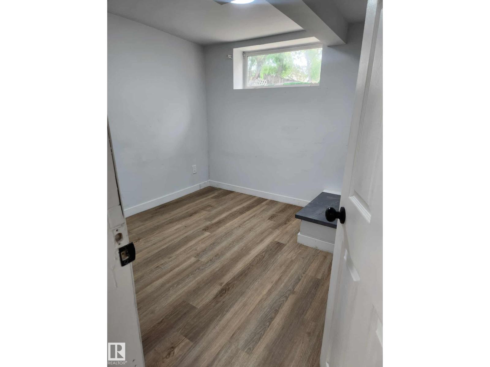11308 94 St Nw Property Photo 9