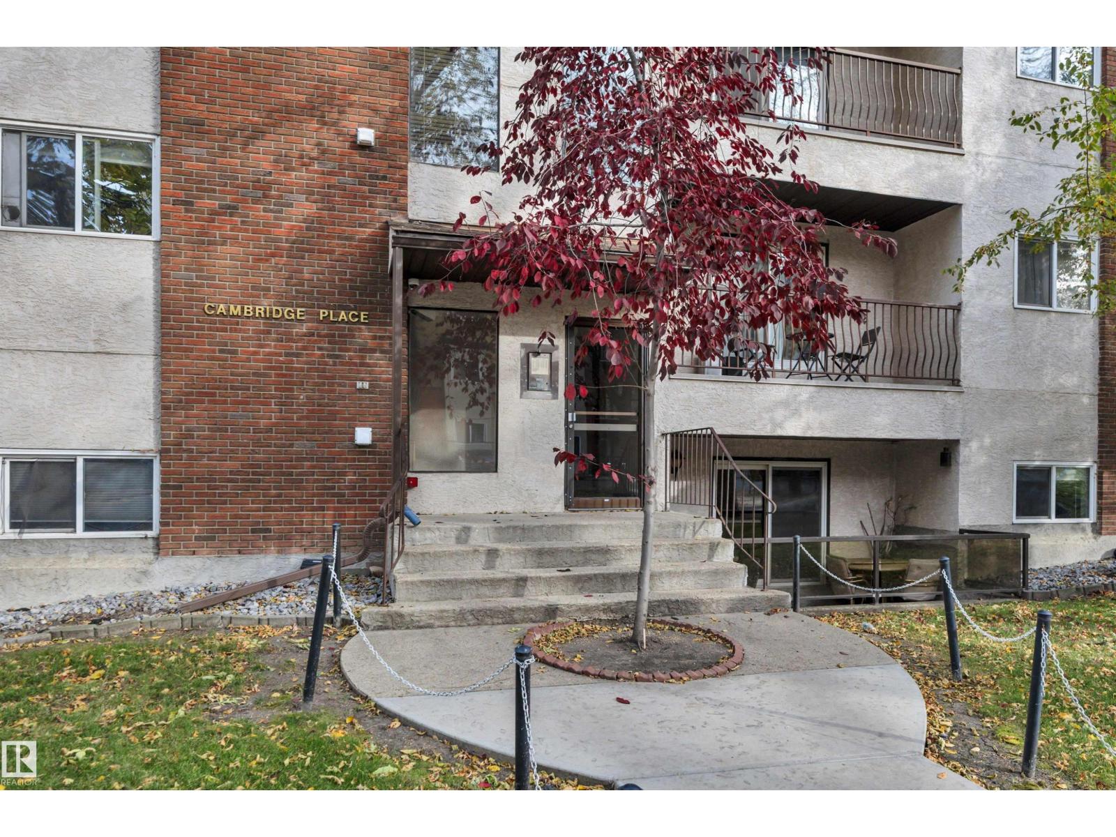#006 10520 80 Av Nw Property Photo 3