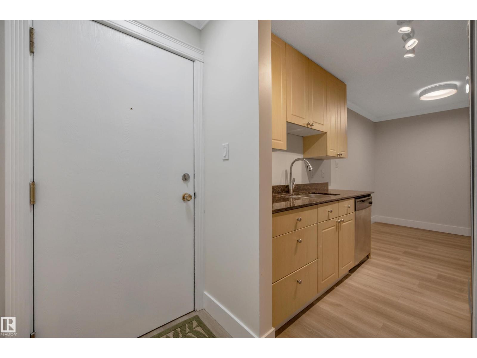 #006 10520 80 Av Nw Property Photo 9
