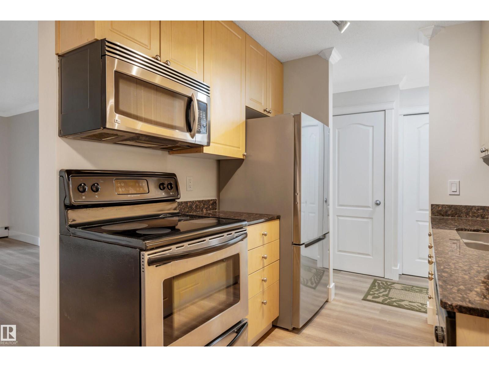 #006 10520 80 Av Nw Property Photo 10