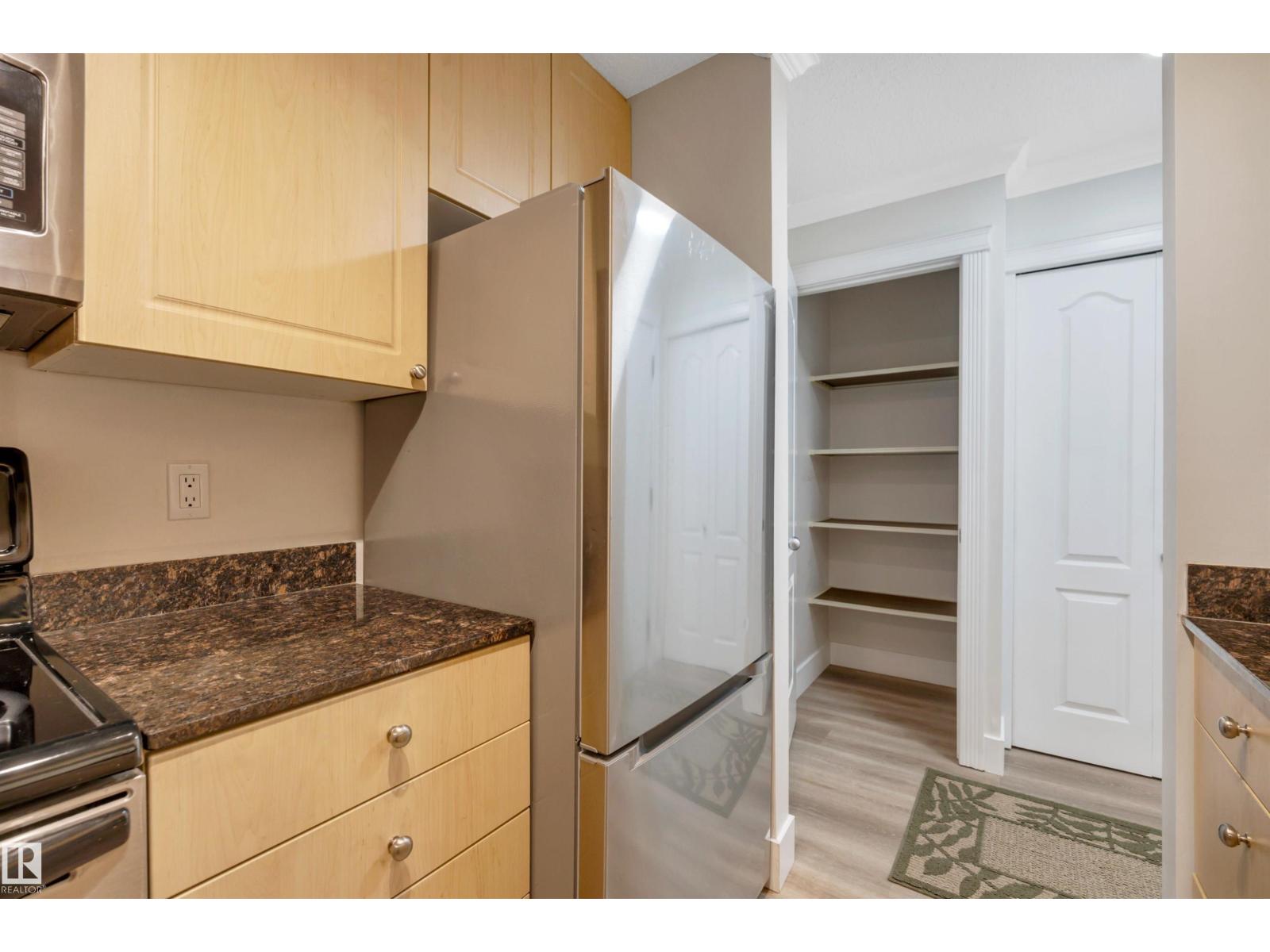 #006 10520 80 Av Nw Property Photo 11