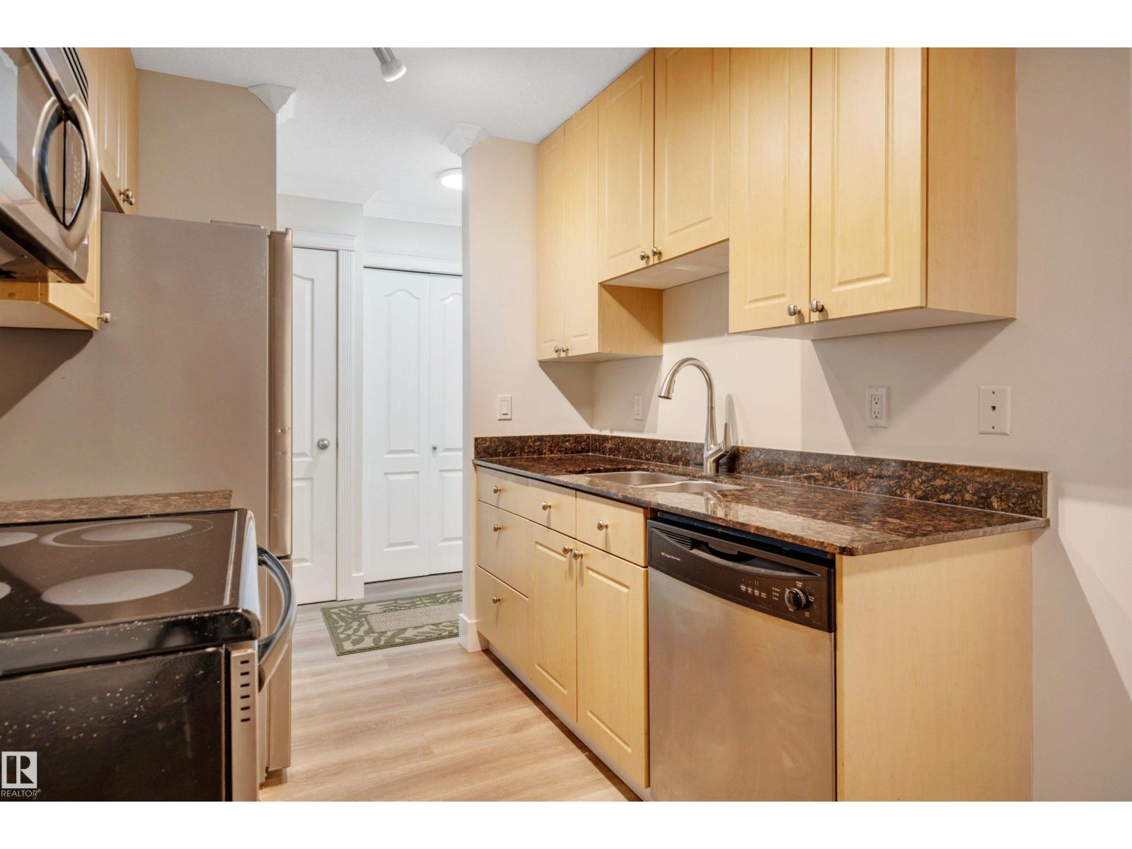 #006 10520 80 Av Nw Property Photo 12