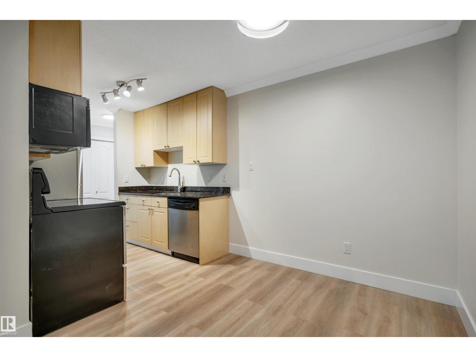 #006 10520 80 Av Nw Property Photo 13