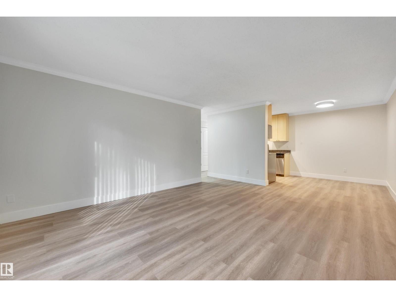 #006 10520 80 Av Nw Property Photo 17