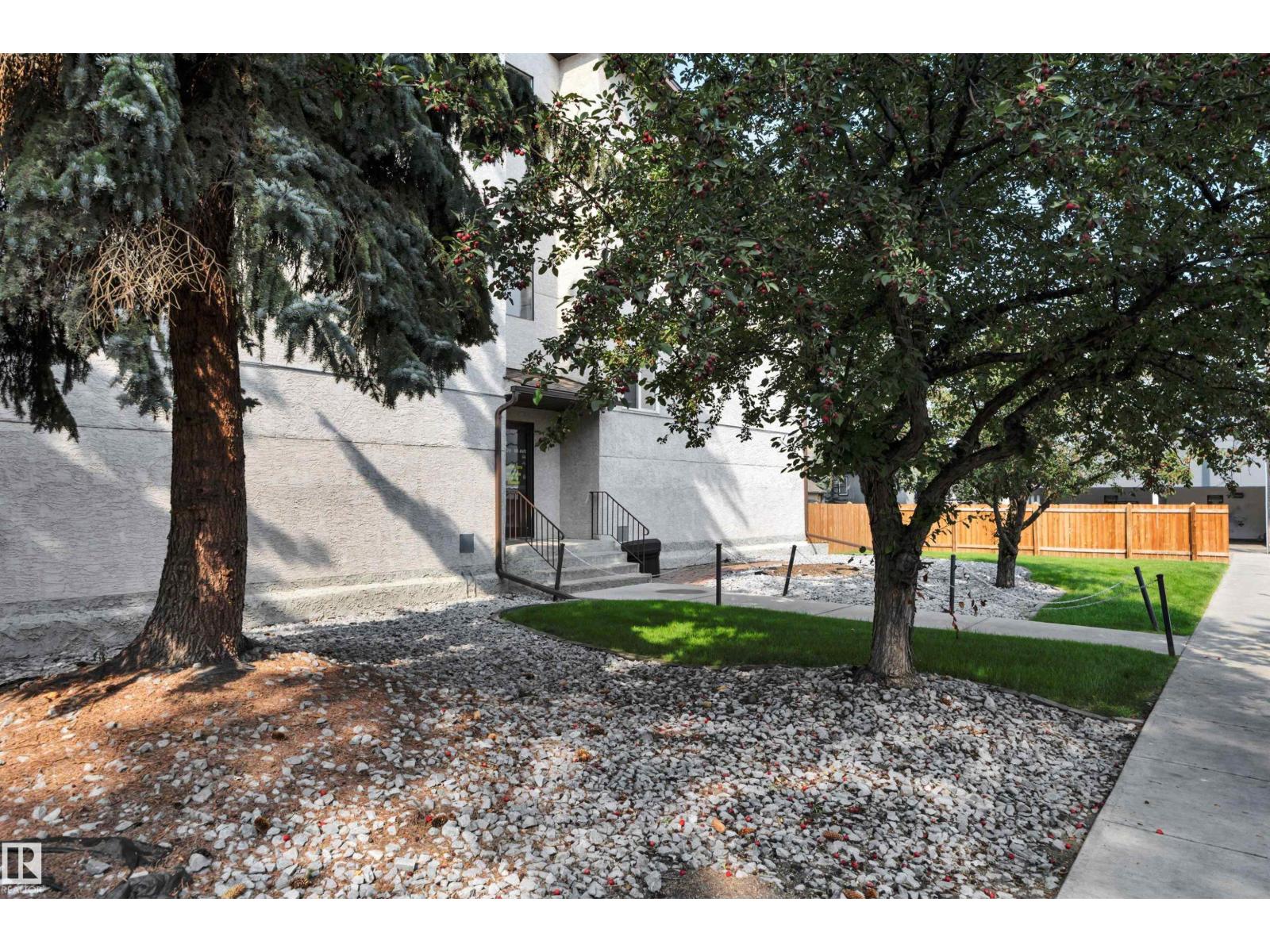 #006 10520 80 Av Nw Property Photo 34