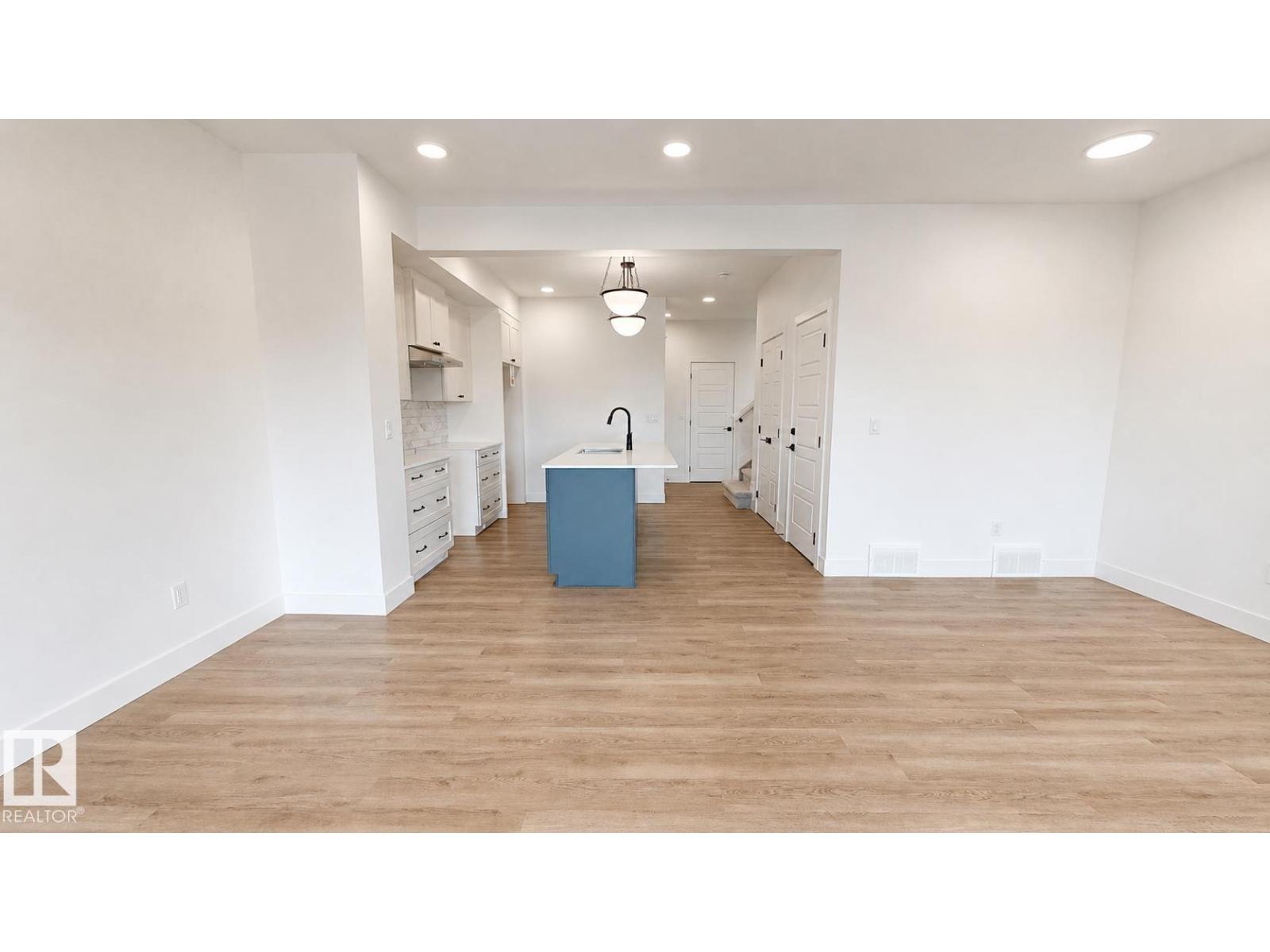 6616 50a Av Property Photo 5