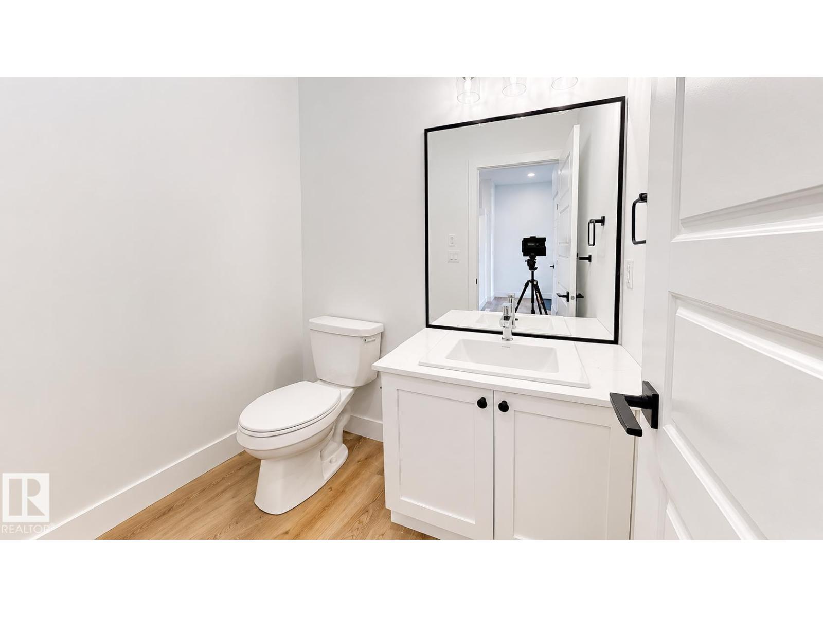 6616 50a Av Property Photo 7