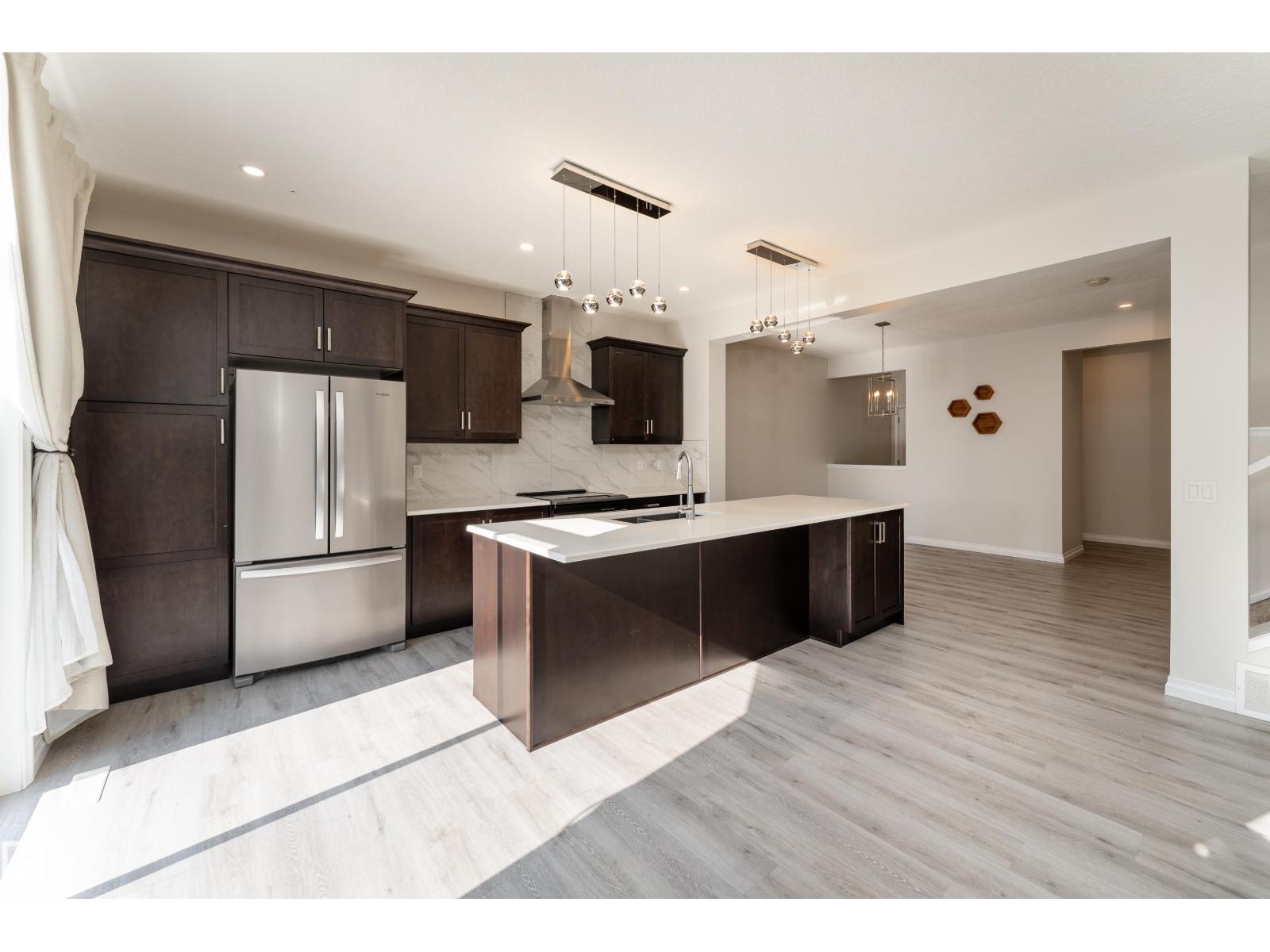 17132 64 St Nw Property Photo 6