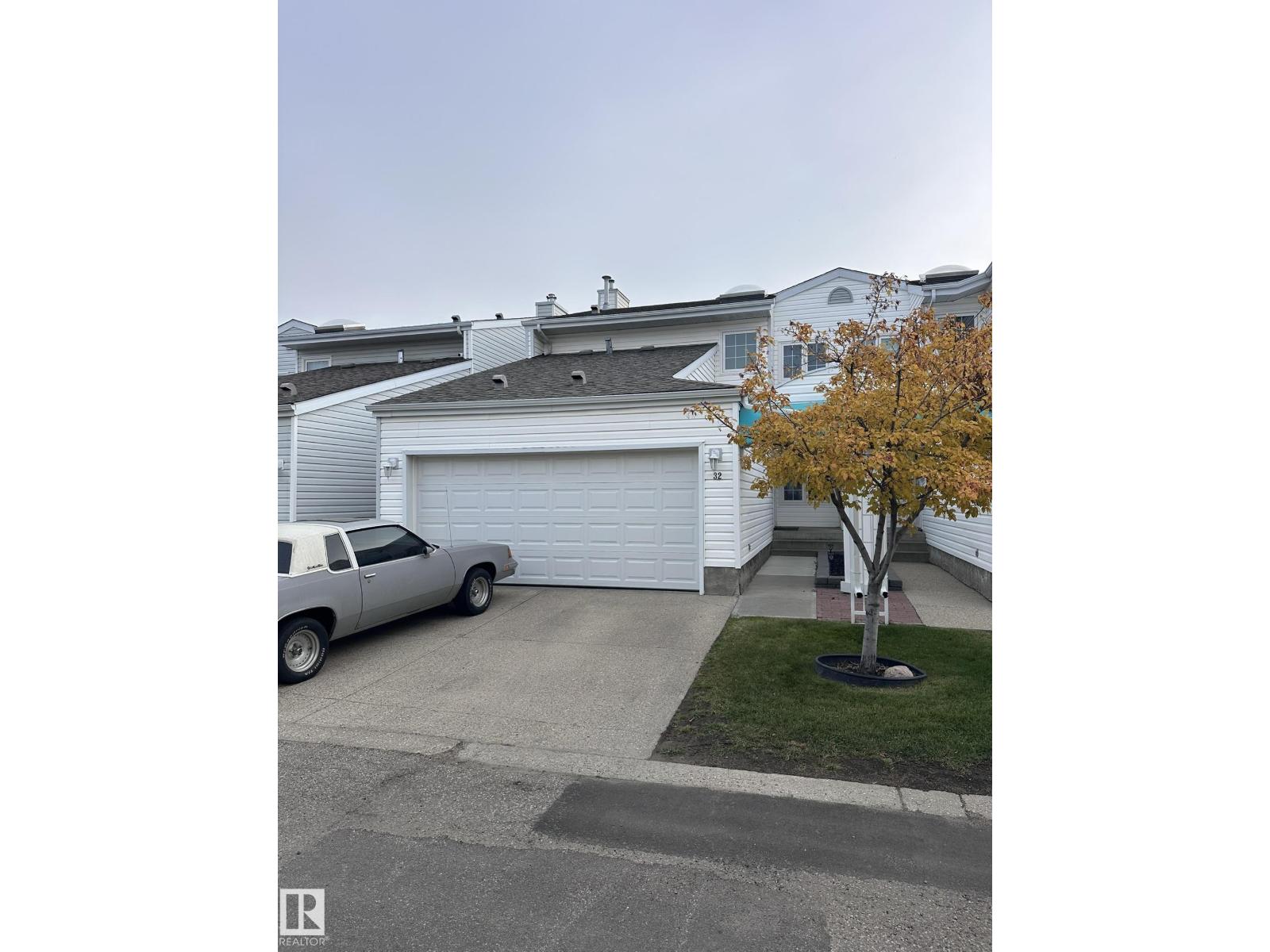 #32 2911 36 St Nw Property Photo 2