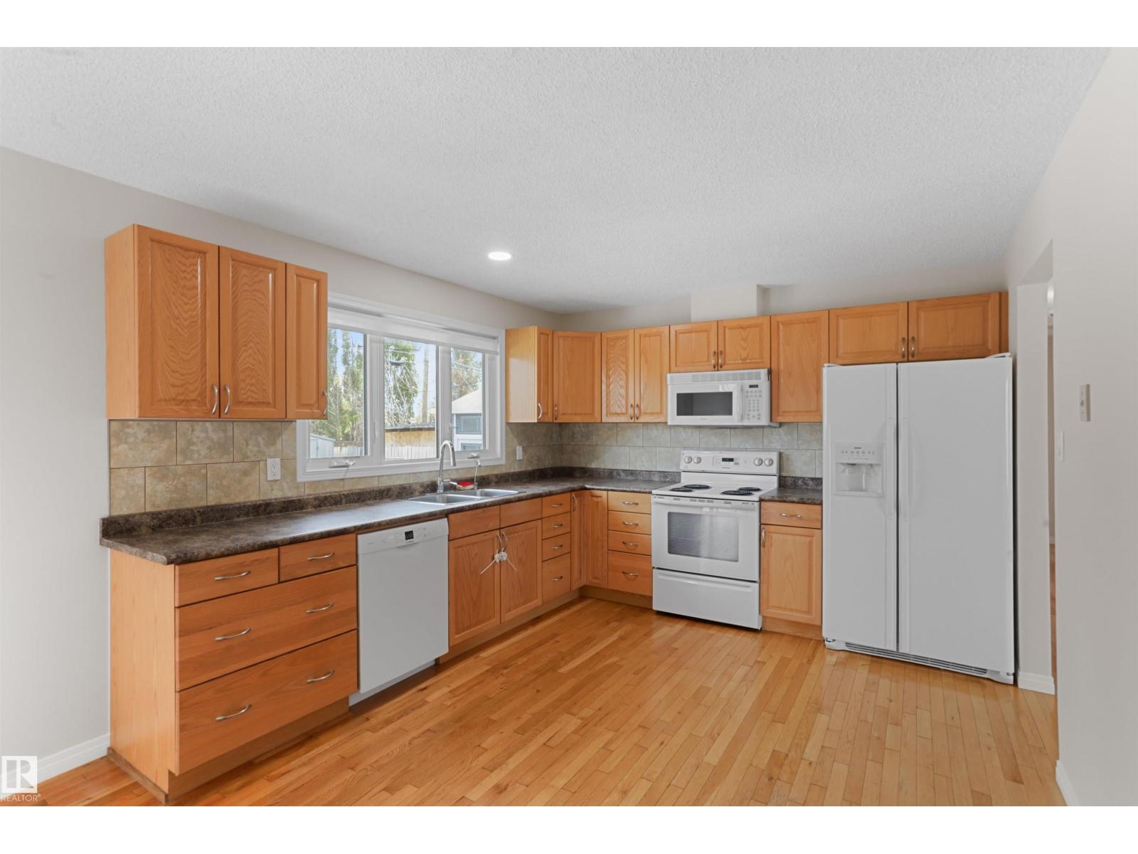 48 Pipestone Dr Property Photo 16