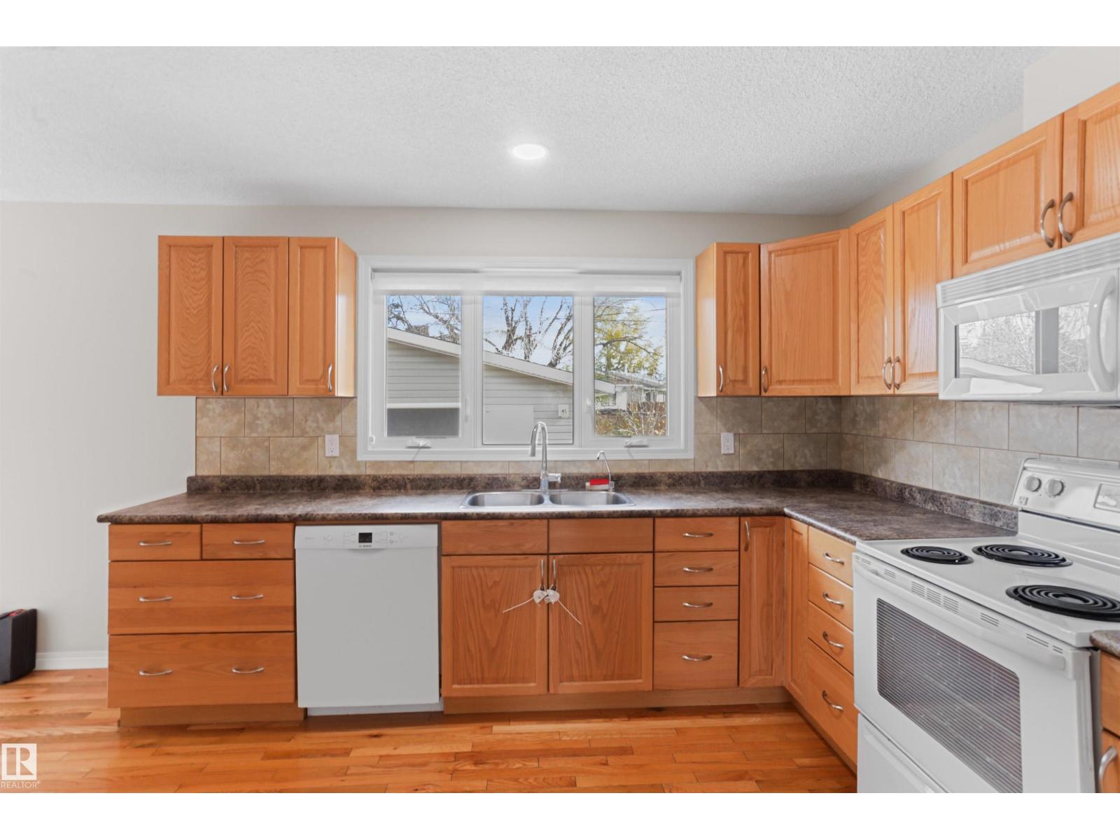 48 Pipestone Dr Property Photo 17