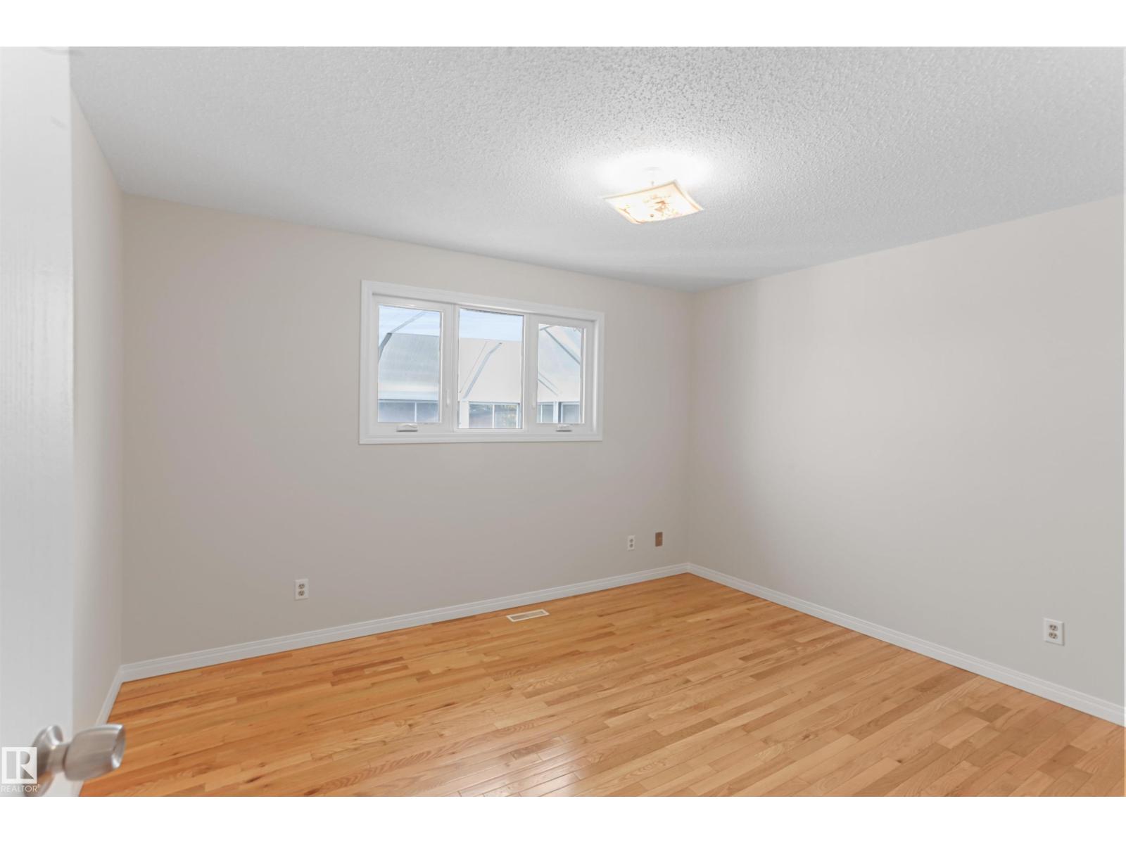 48 Pipestone Dr Property Photo 25