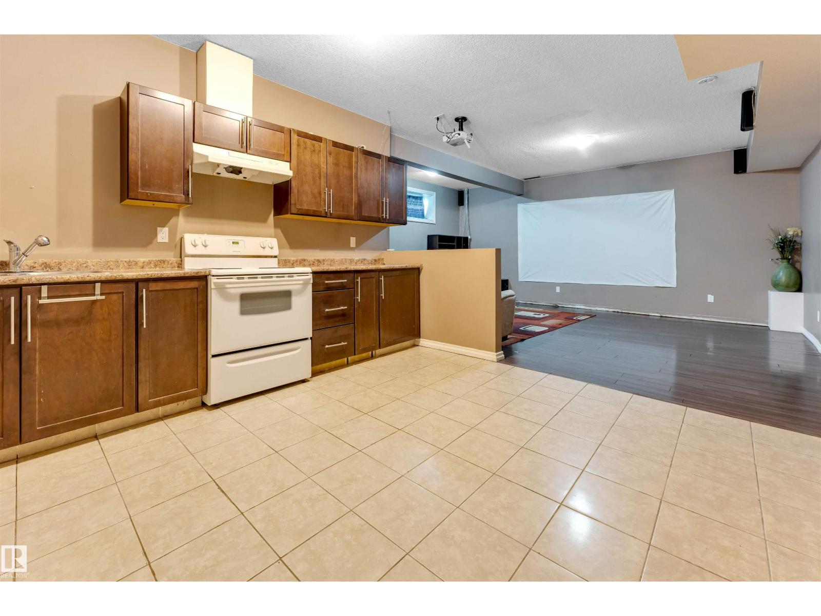 4620 160 Av Nw Property Photo 34