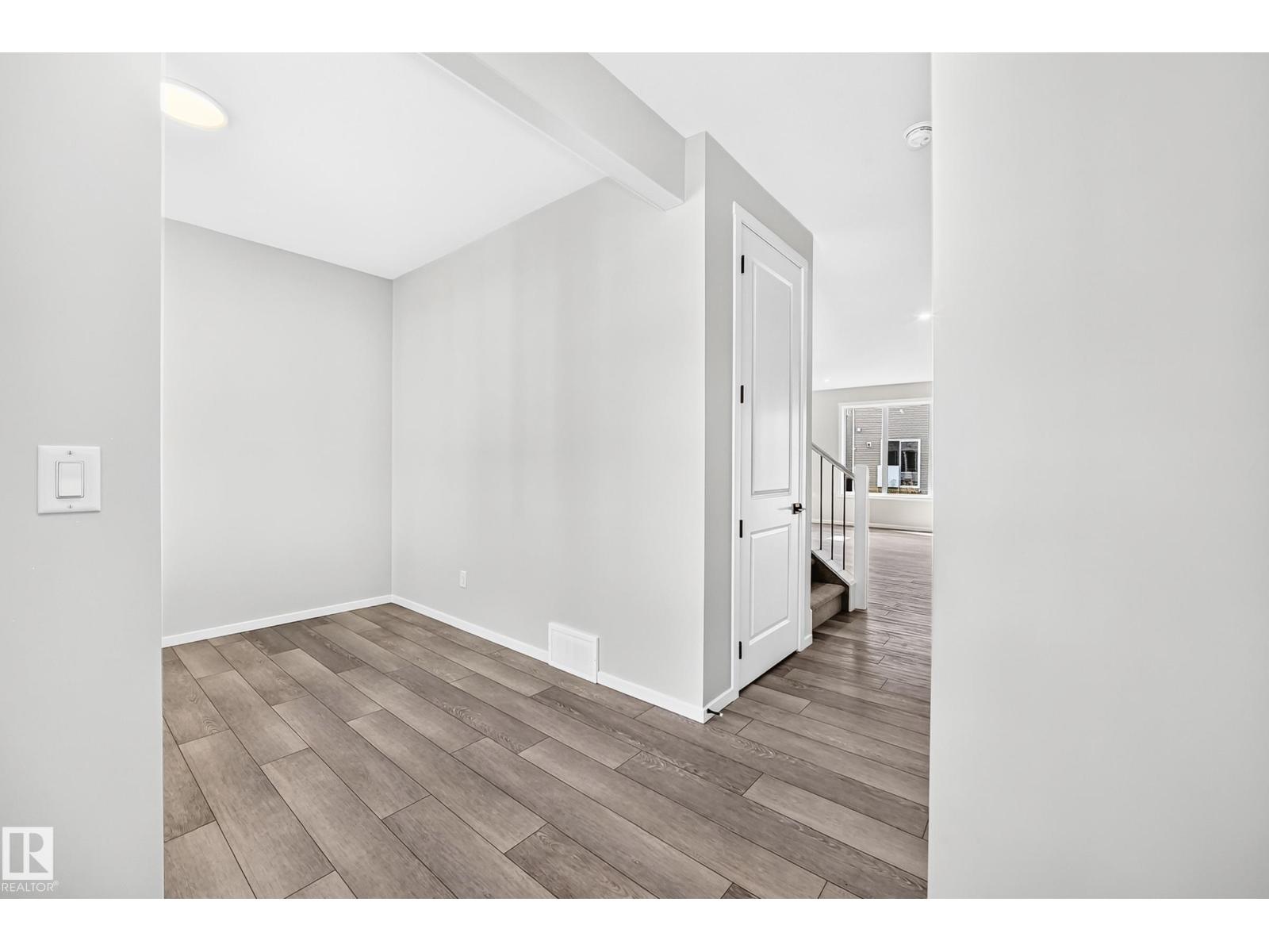 1516 205 St Nw Property Photo 4
