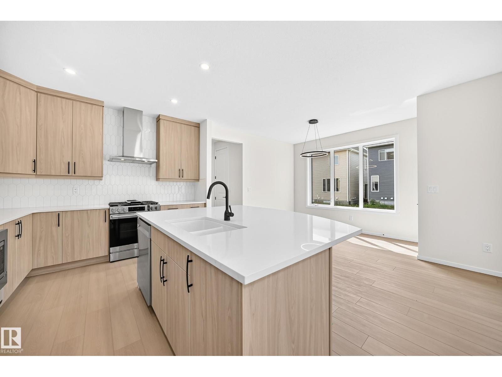 1512 205 St Nw Property Photo 8