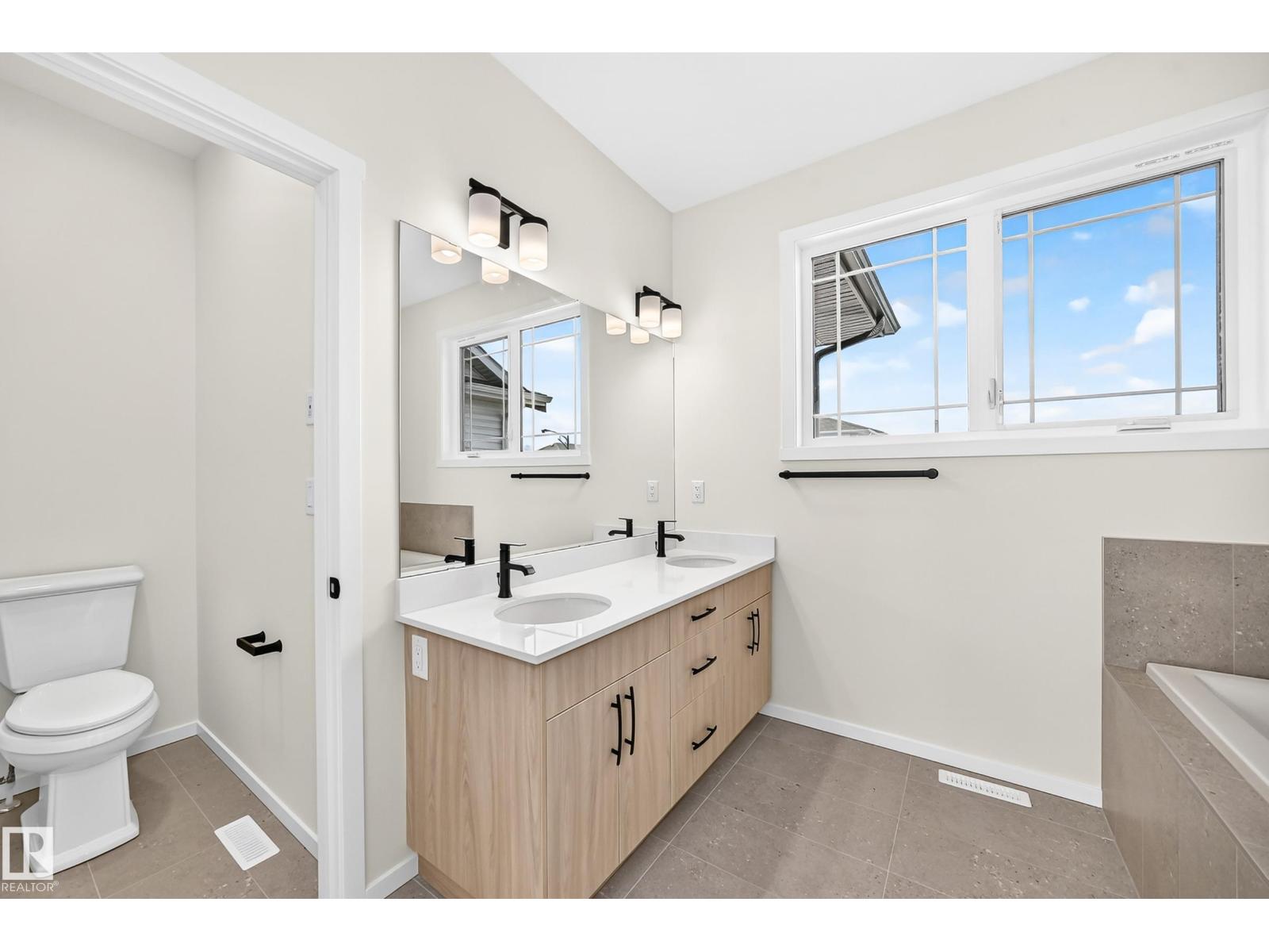 1512 205 St Nw Property Photo 32