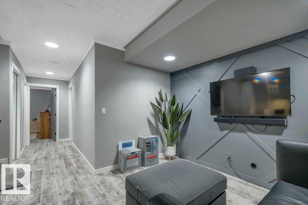 7435 181 Av Nw Property Photo 39