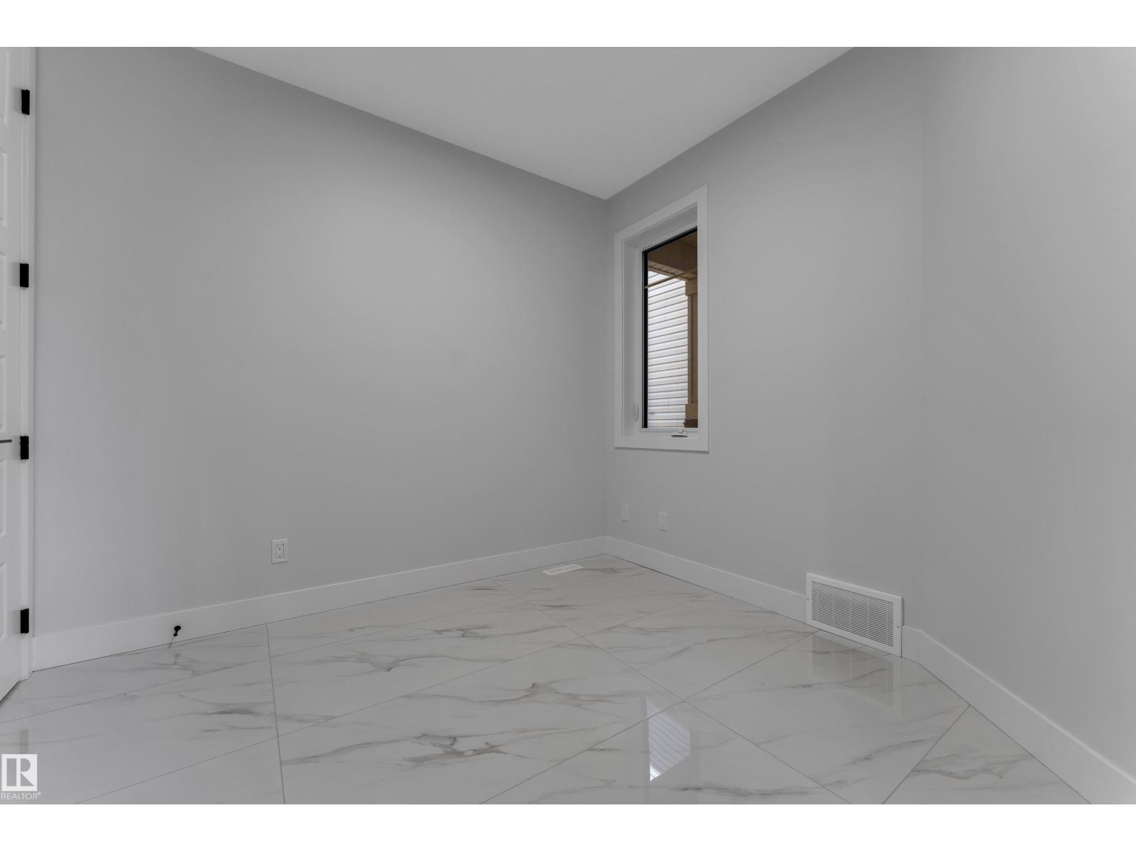 4311 36 St Property Photo 9