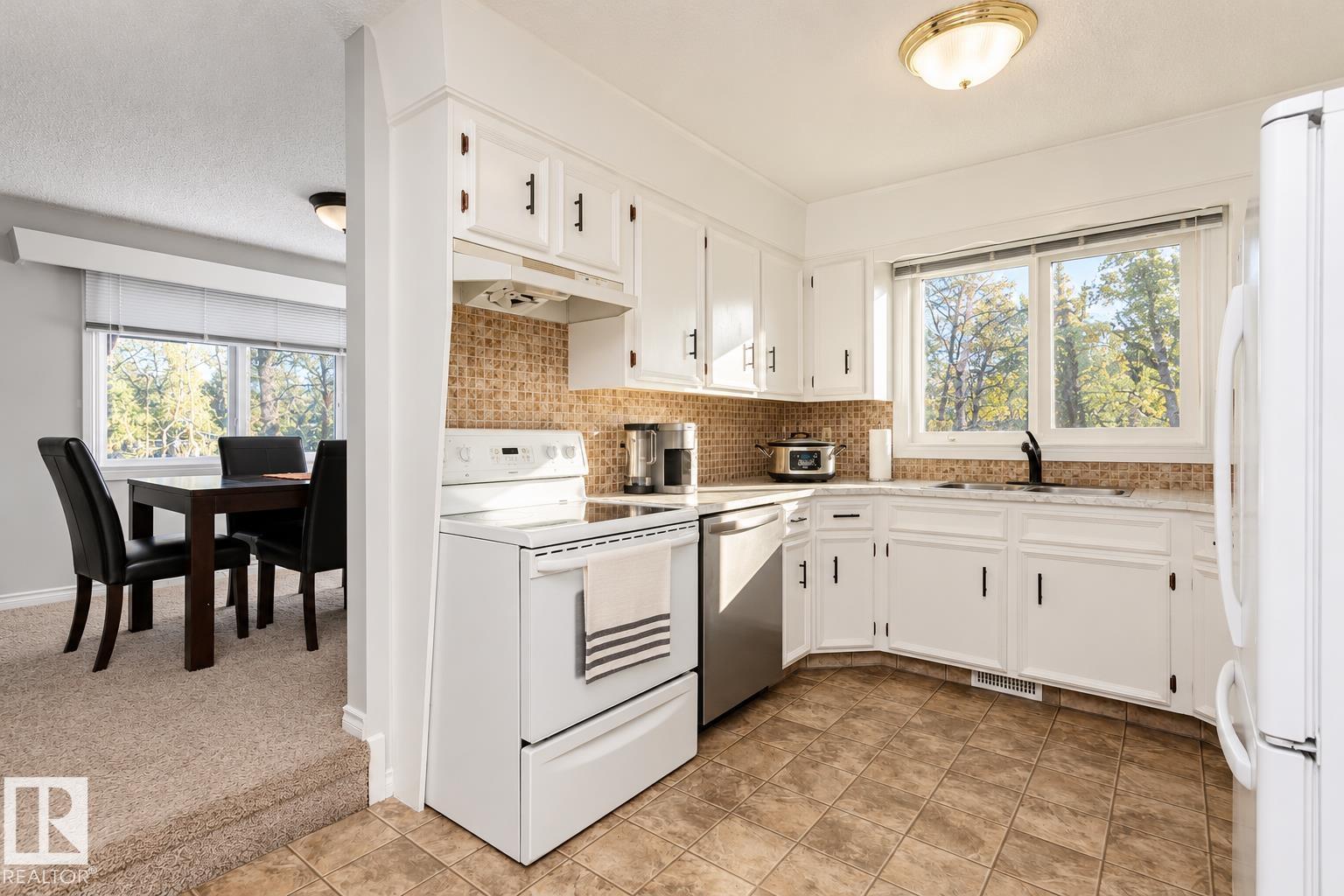 29 Grenfell Av Property Photo 5