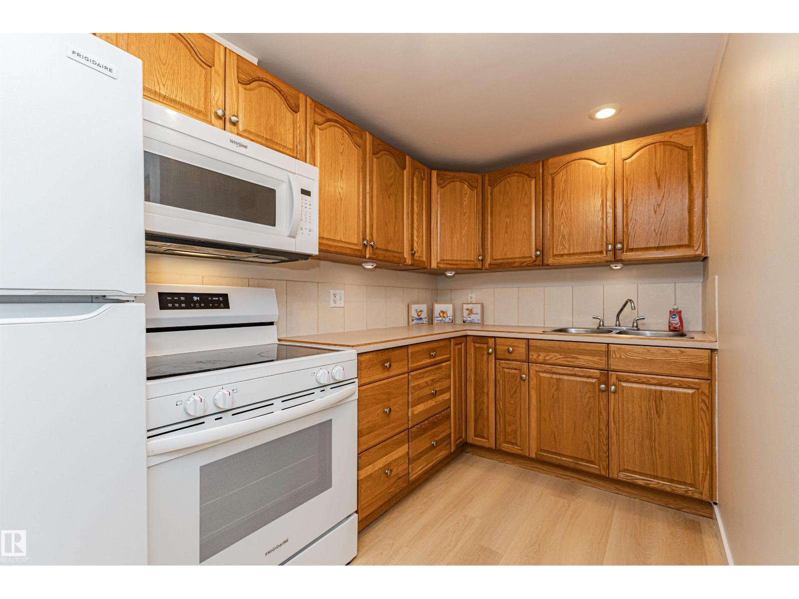 29 Grenfell Av Property Photo 24