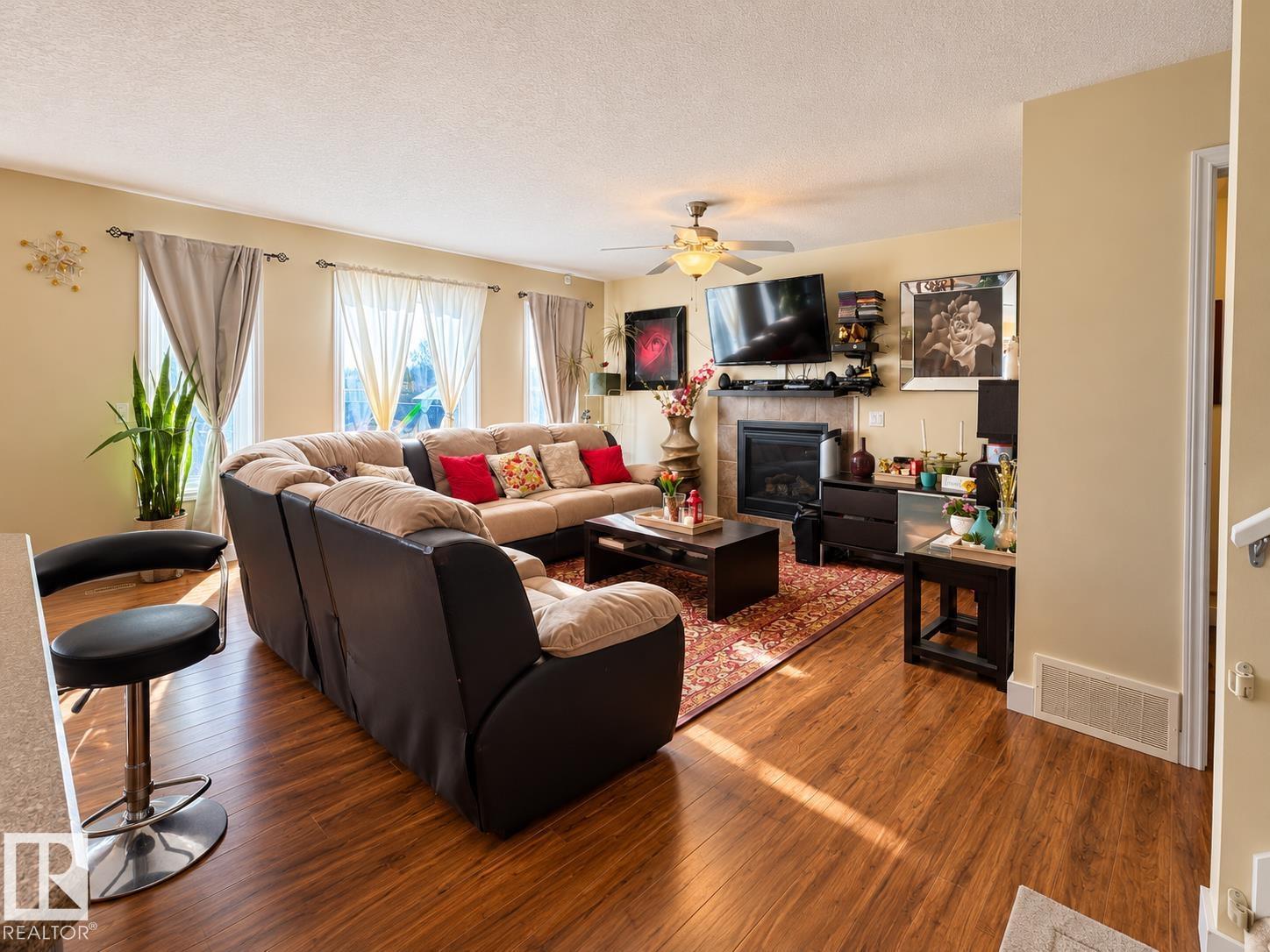5637 51 Av Property Photo 3