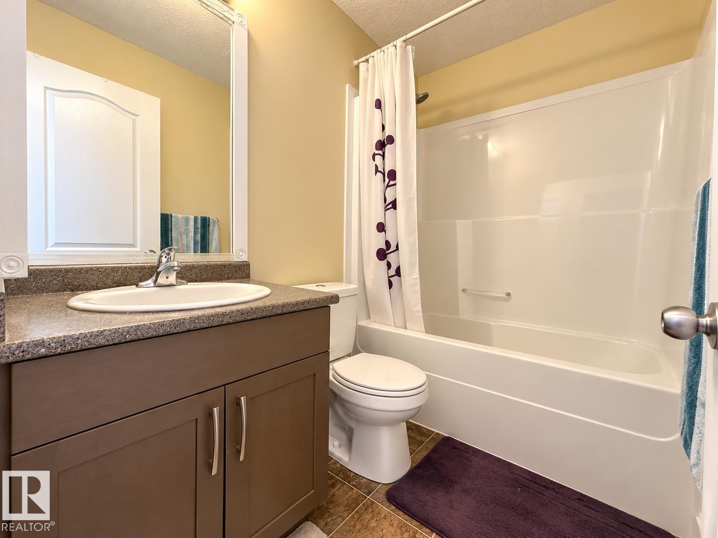 5637 51 Av Property Photo 6