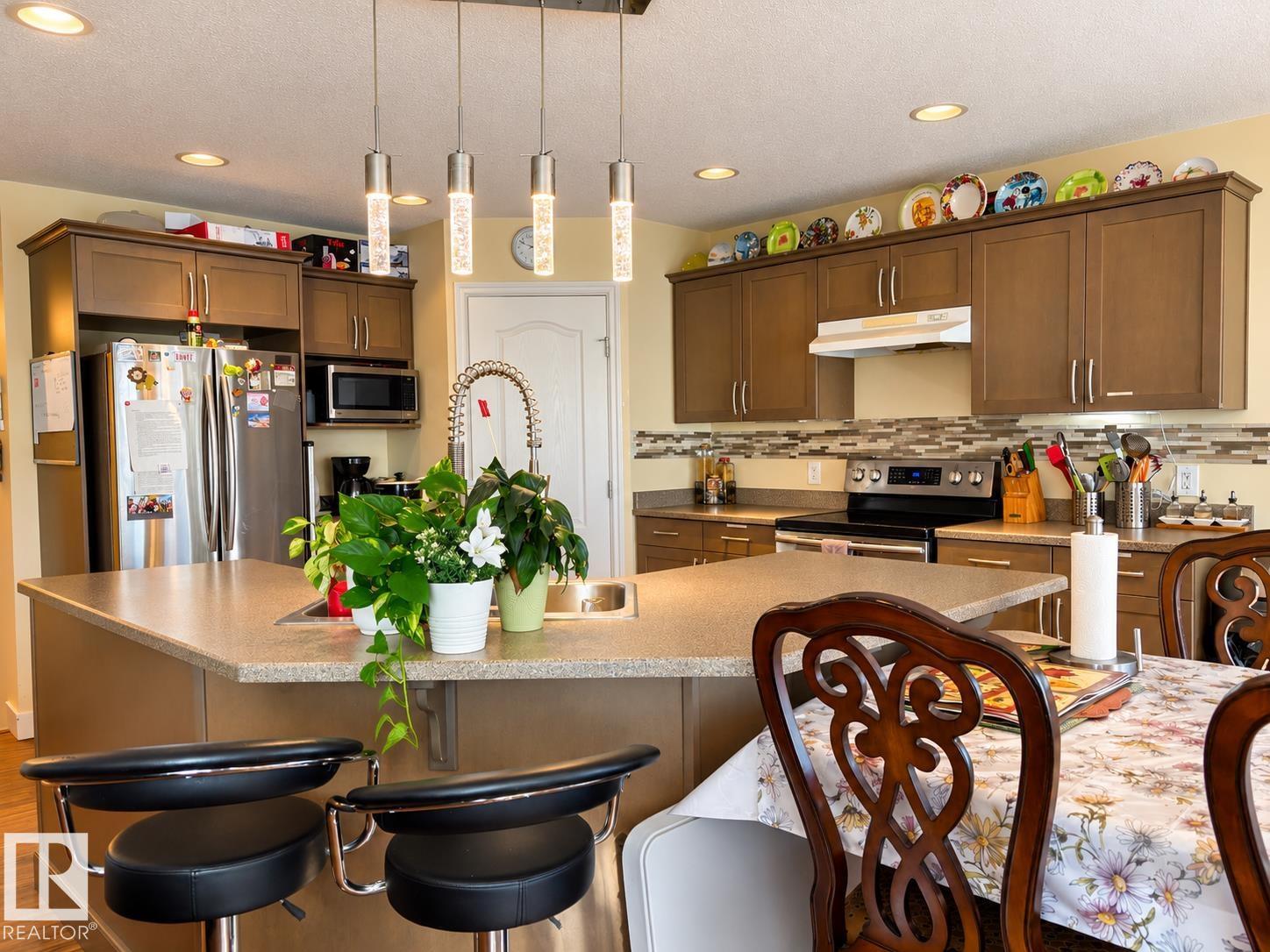 5637 51 Av Property Photo 17