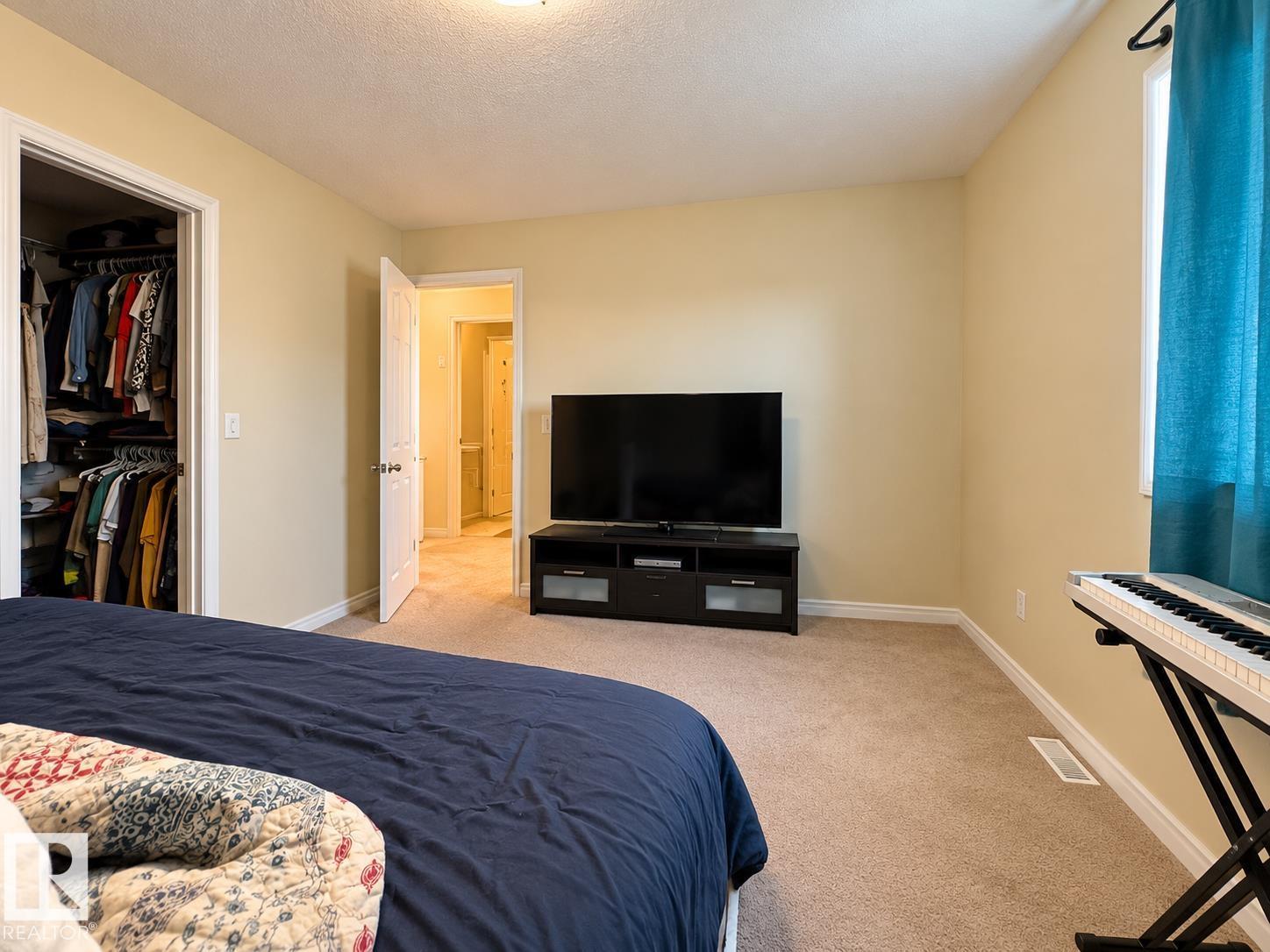 5637 51 Av Property Photo 27