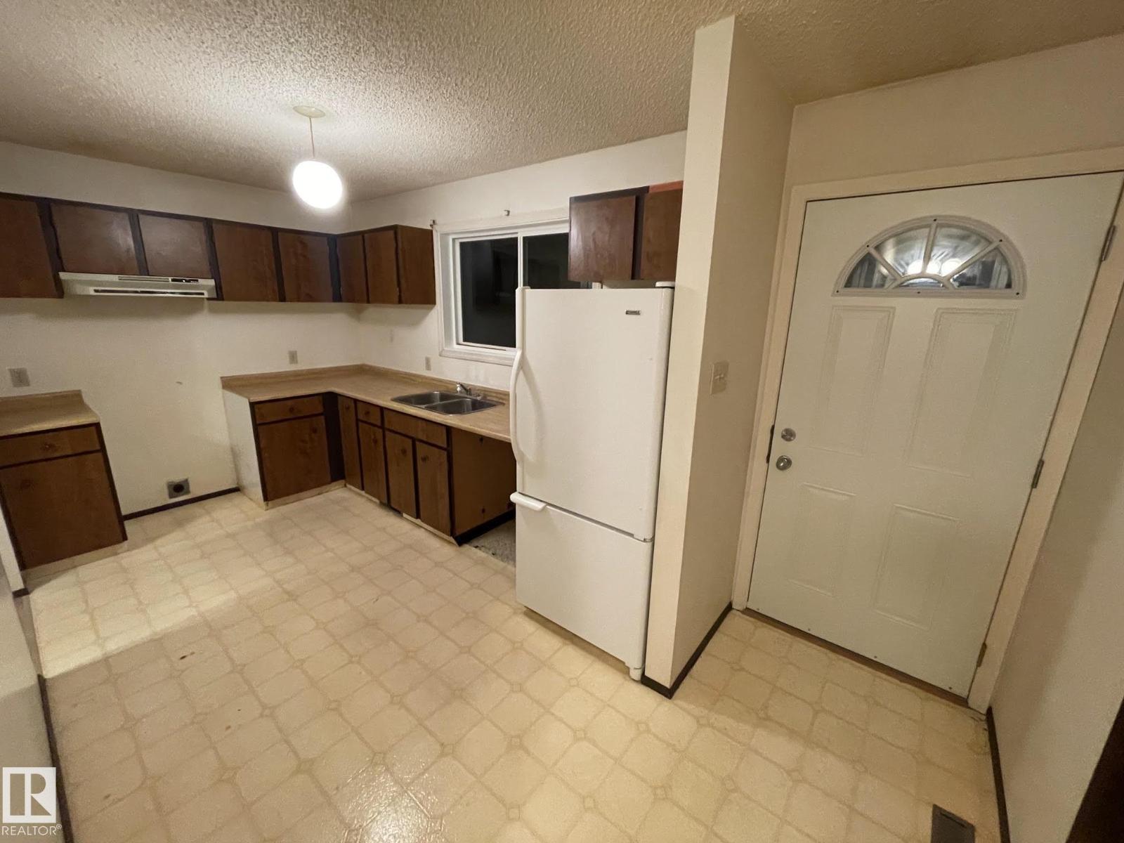 18223 74 Av Nw Property Photo 16
