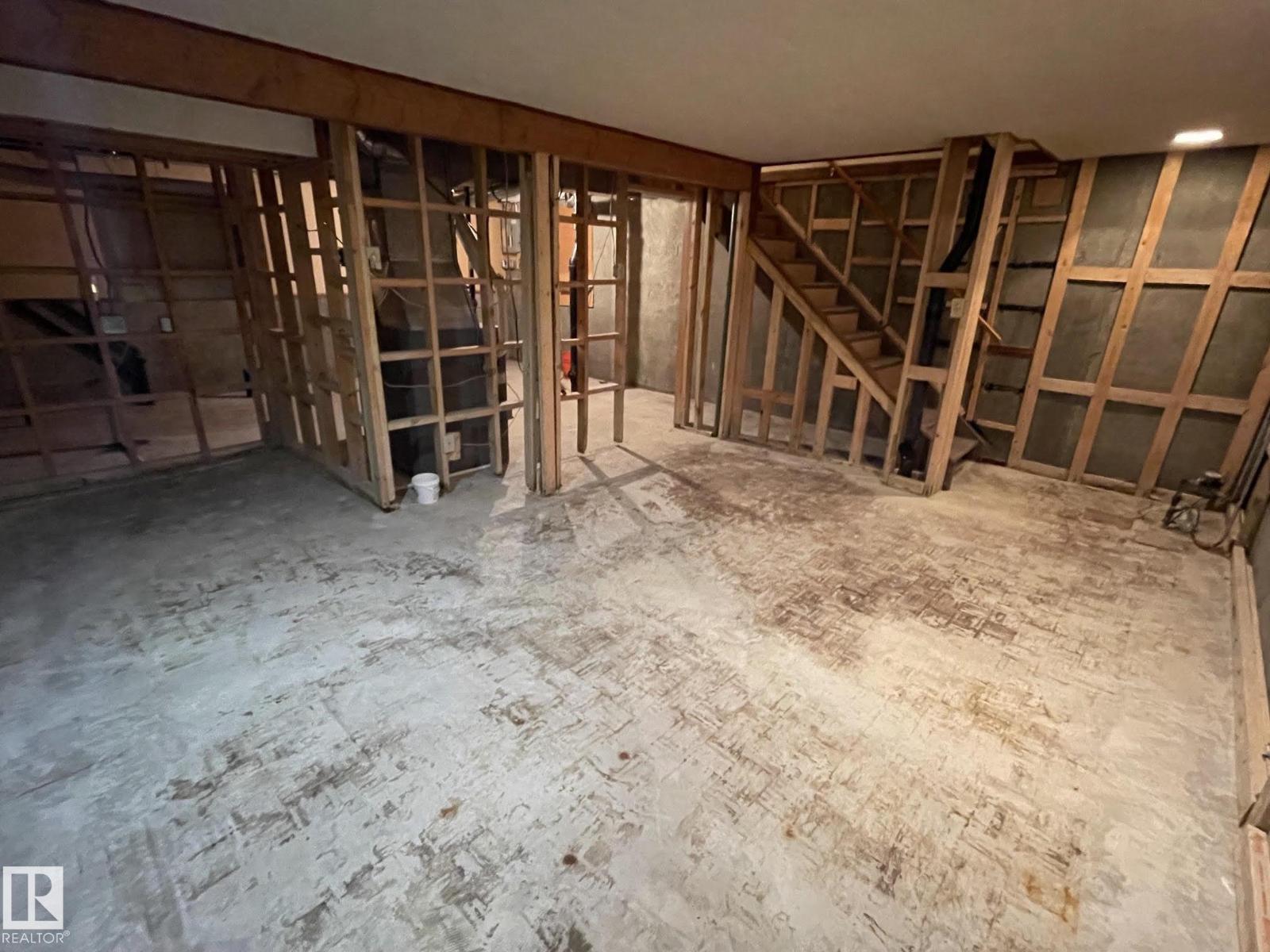 18223 74 Av Nw Property Photo 40