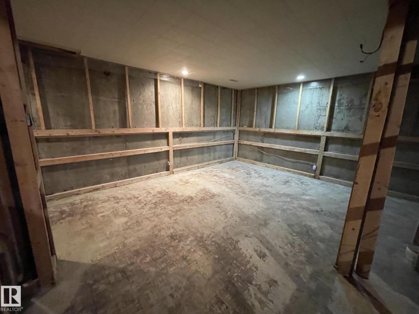 18223 74 Av Nw Property Photo 43