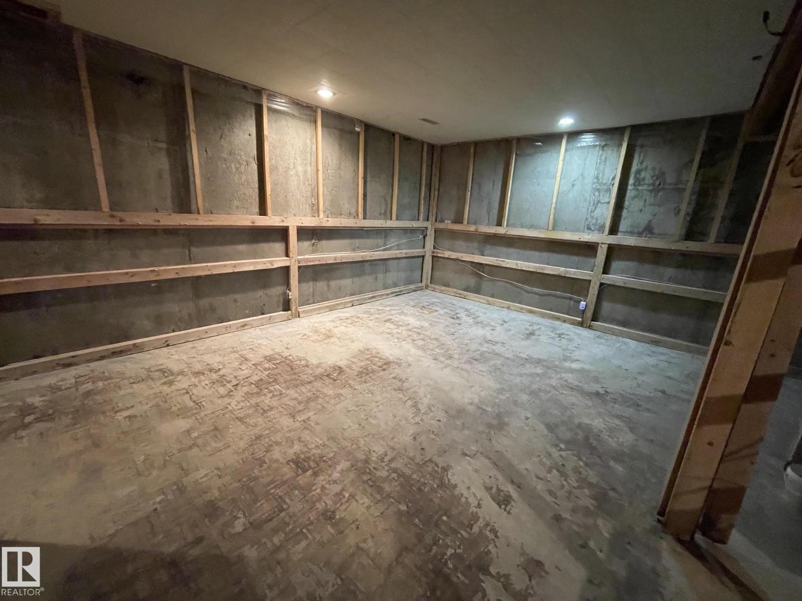 18223 74 Av Nw Property Photo 44