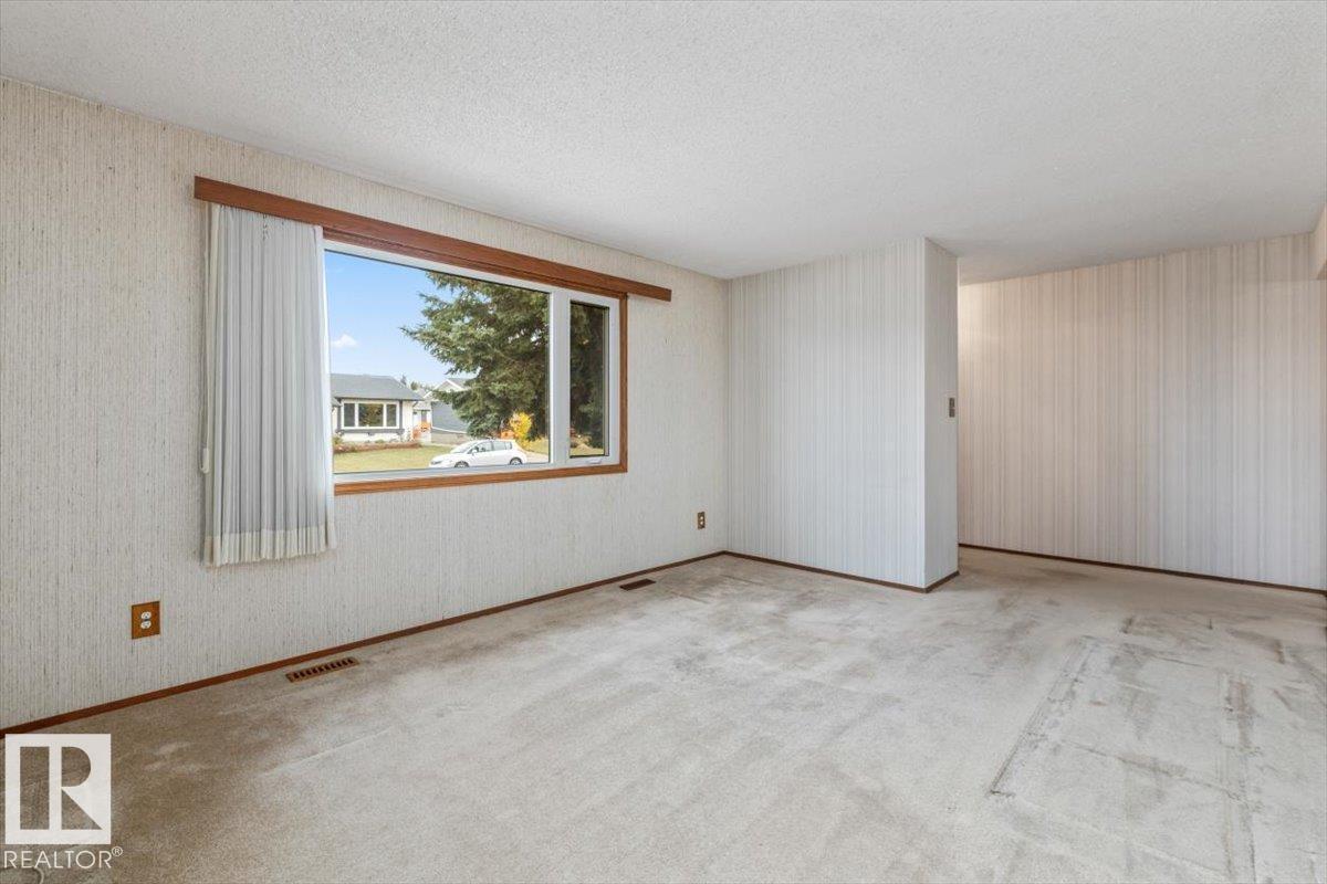 17 Garnet Cr Property Photo 3