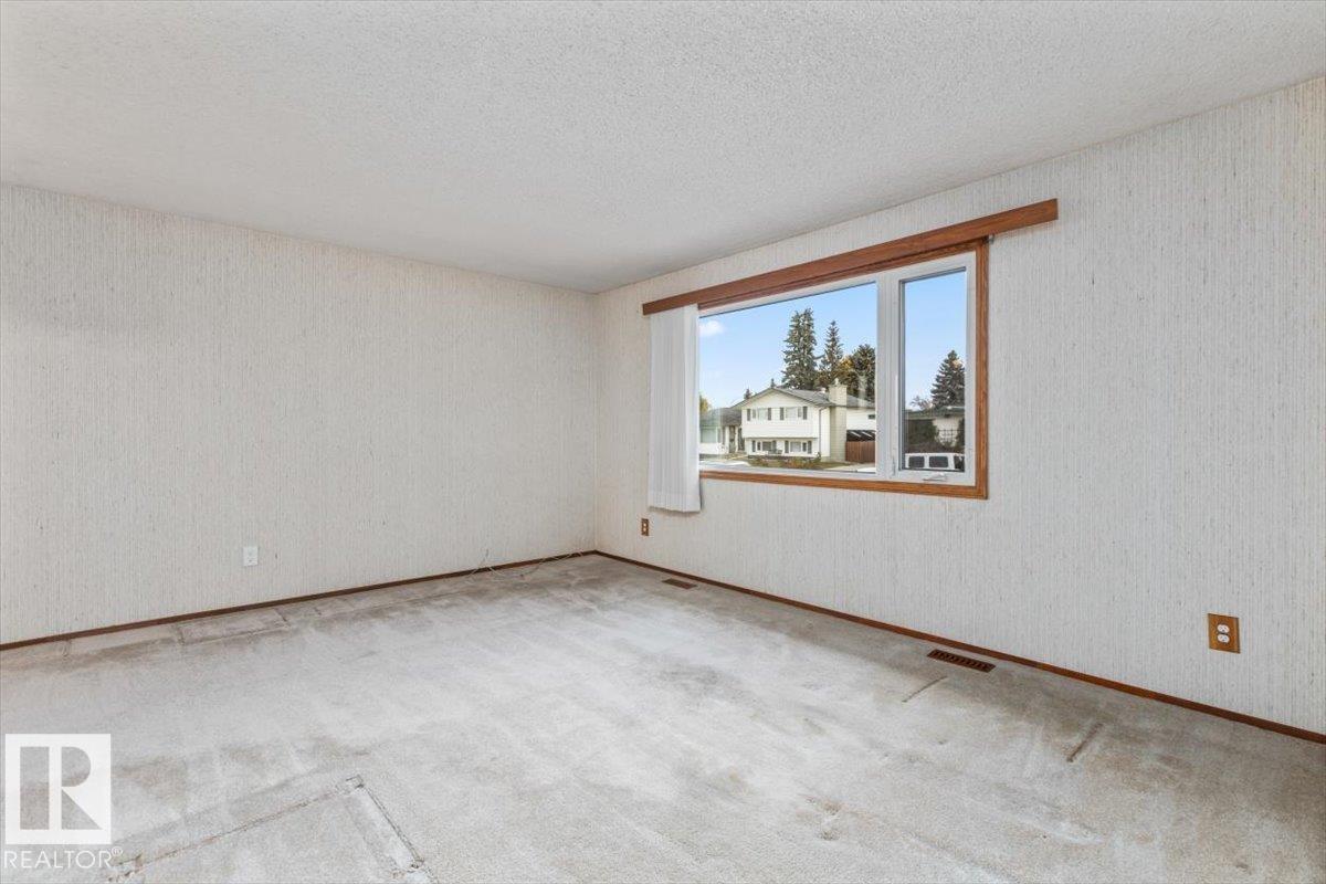17 Garnet Cr Property Photo 4