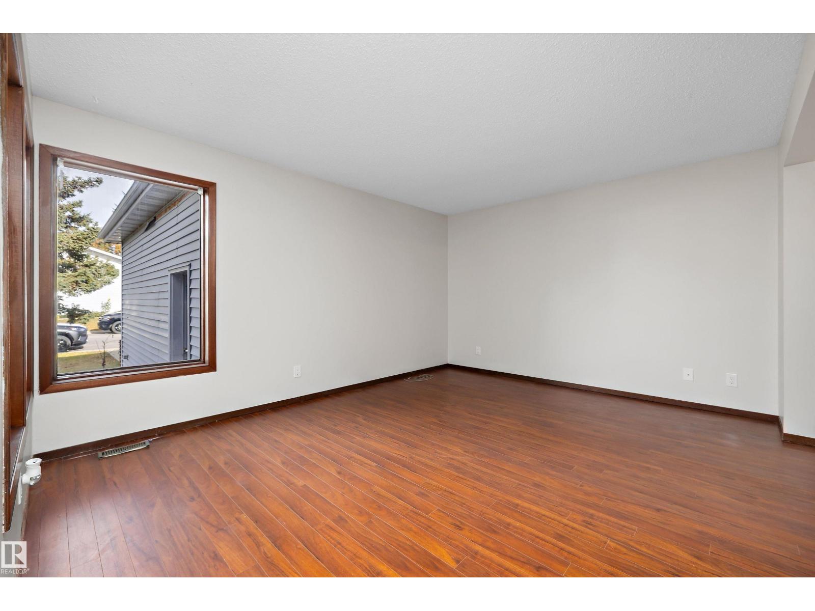 18923 82 Av Nw Property Photo 5