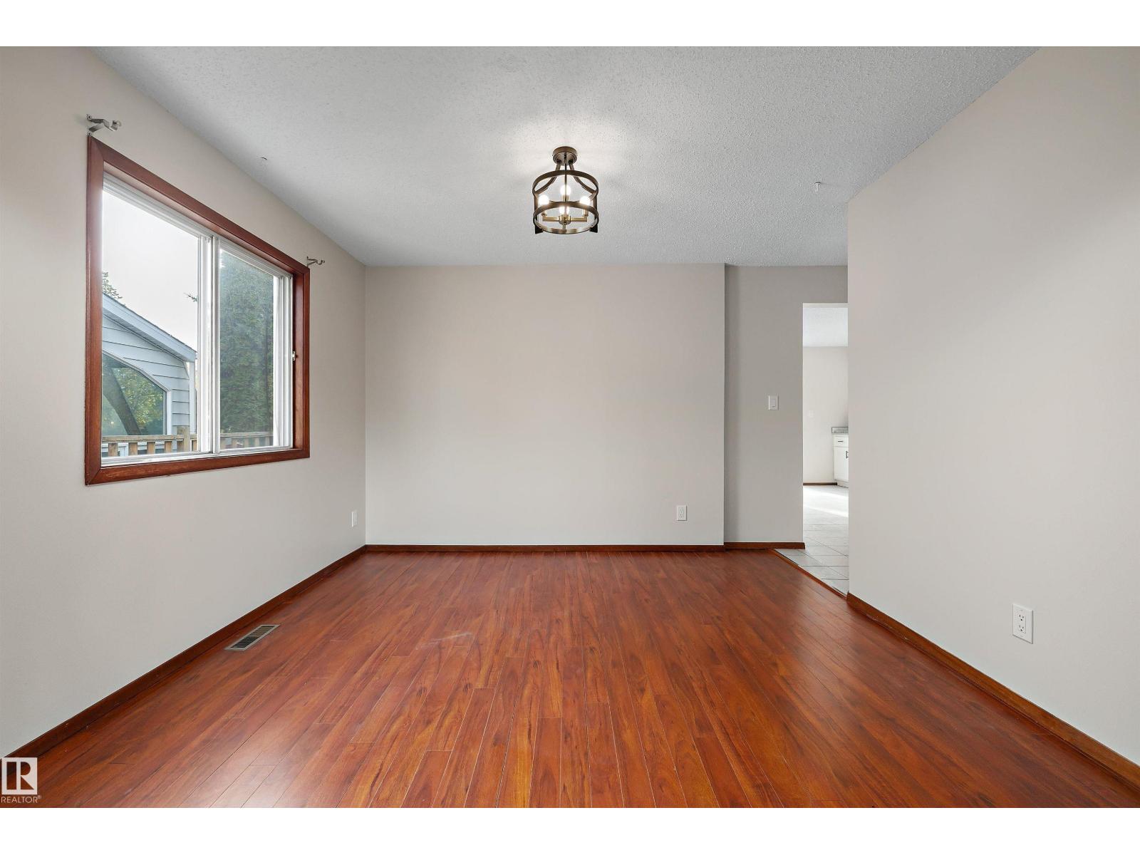 18923 82 Av Nw Property Photo 8