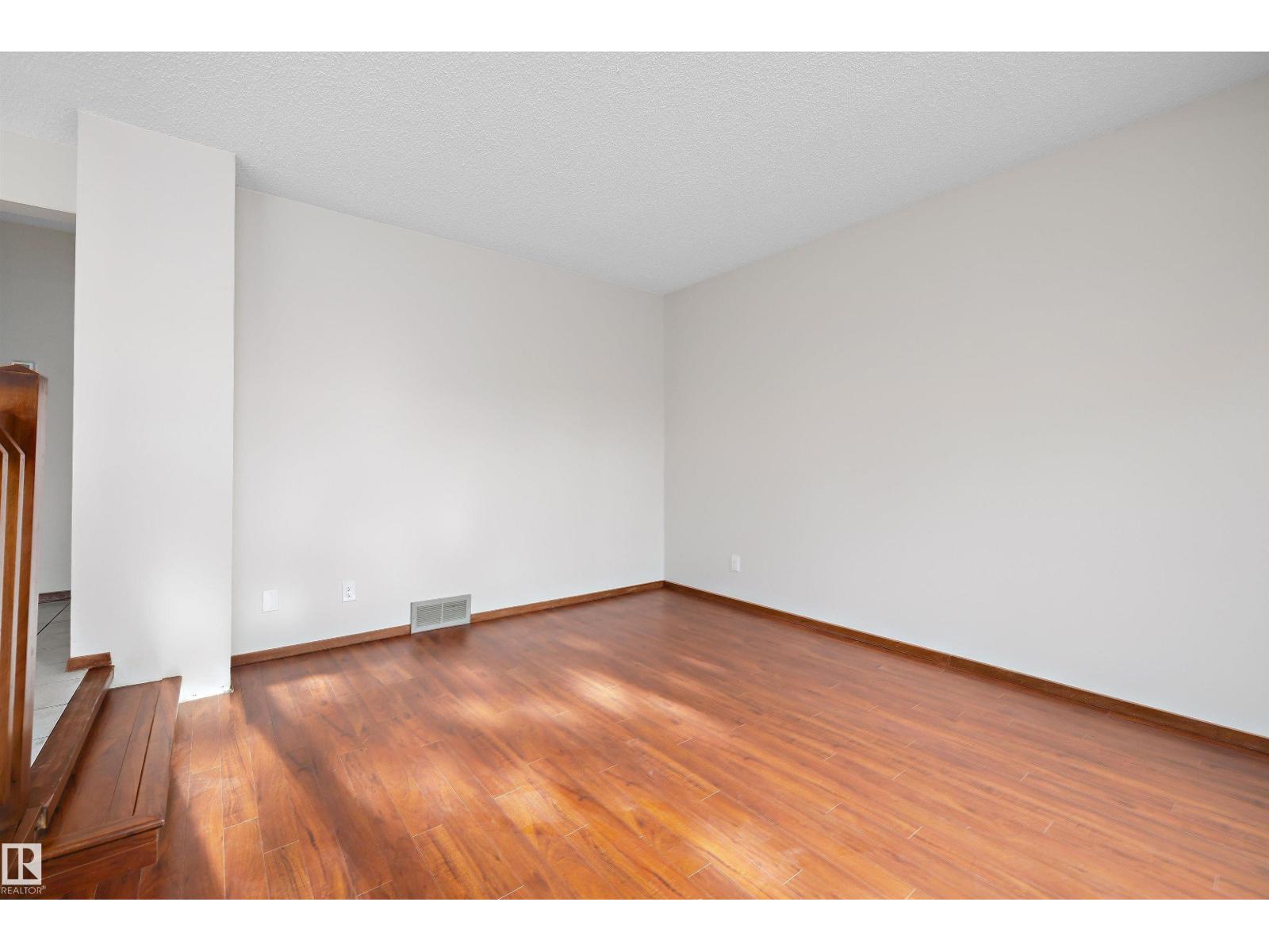 18923 82 Av Nw Property Photo 19