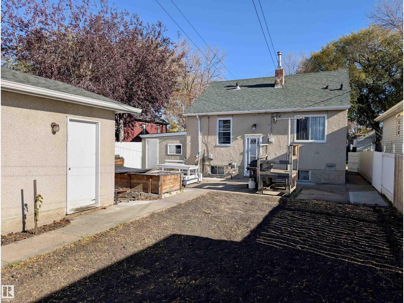 12230 95a St Nw Property Photo 2