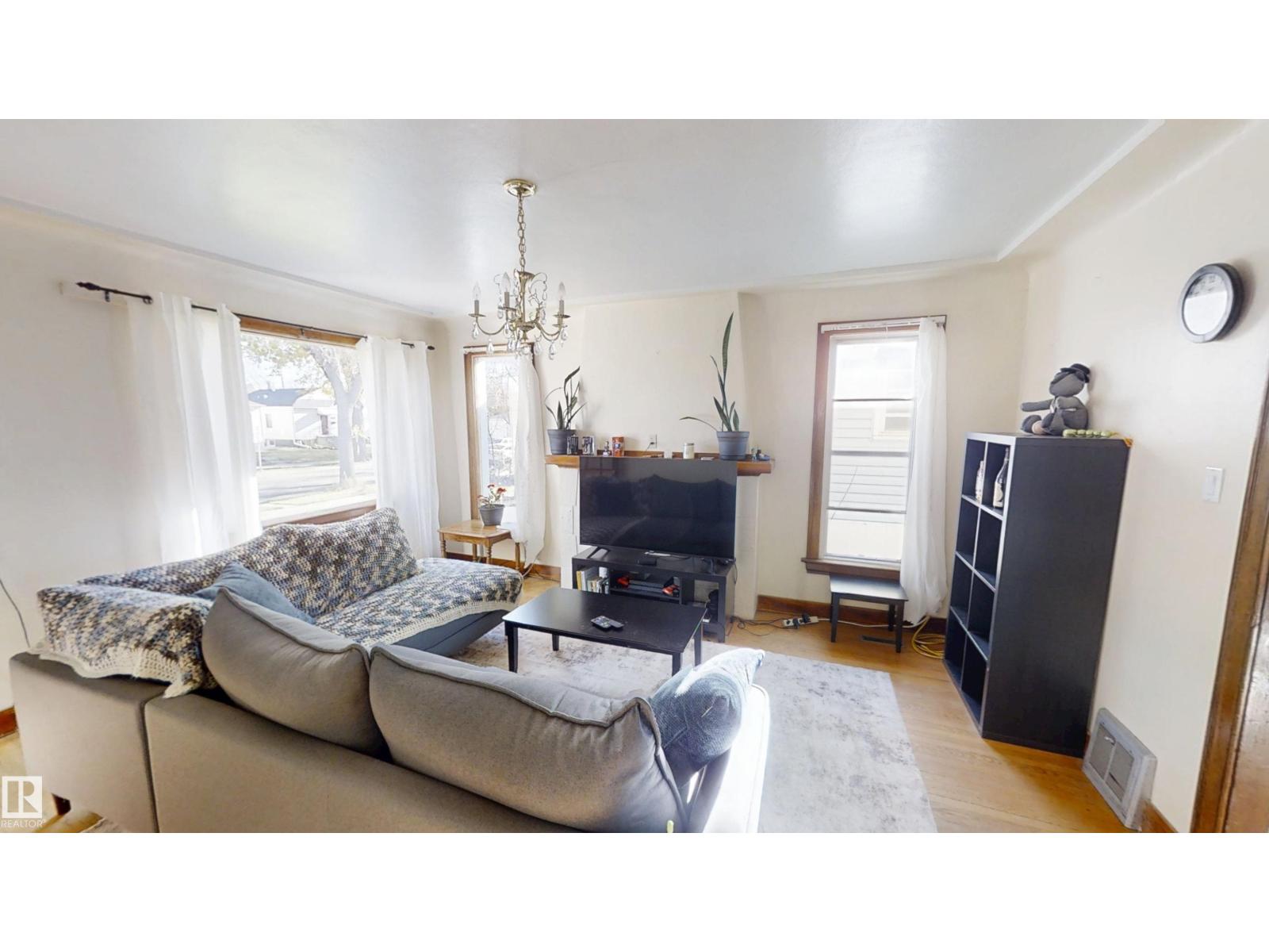 12230 95a St Nw Property Photo 5
