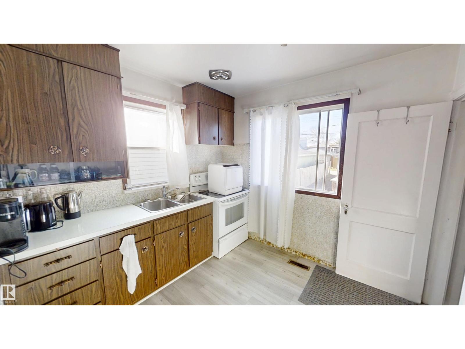 12230 95a St Nw Property Photo 7