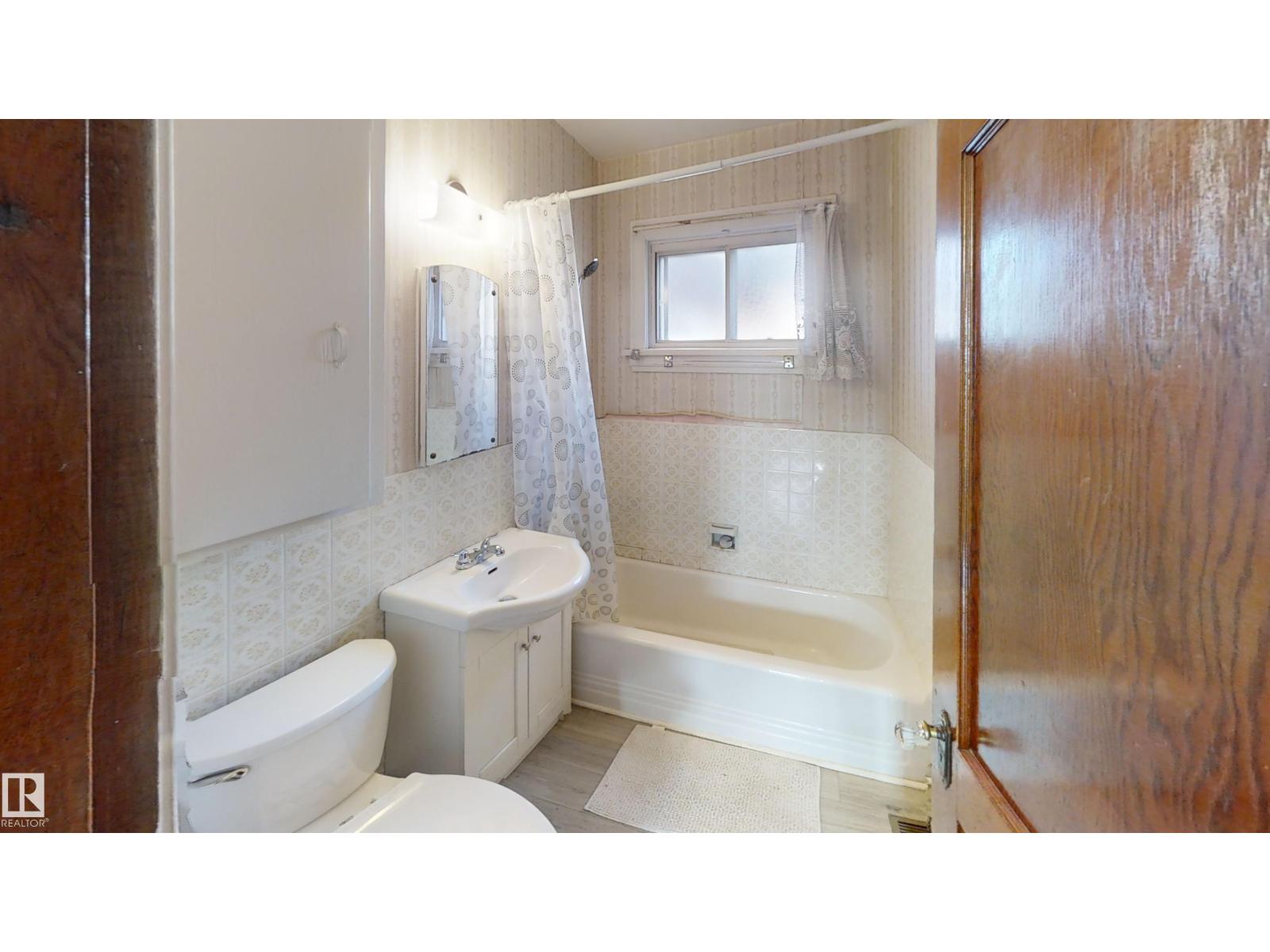 12230 95a St Nw Property Photo 9