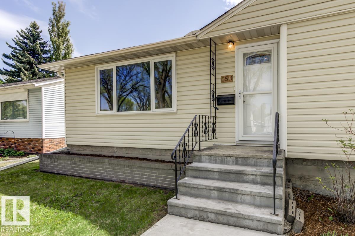8511 64 Av Nw Property Photo 2