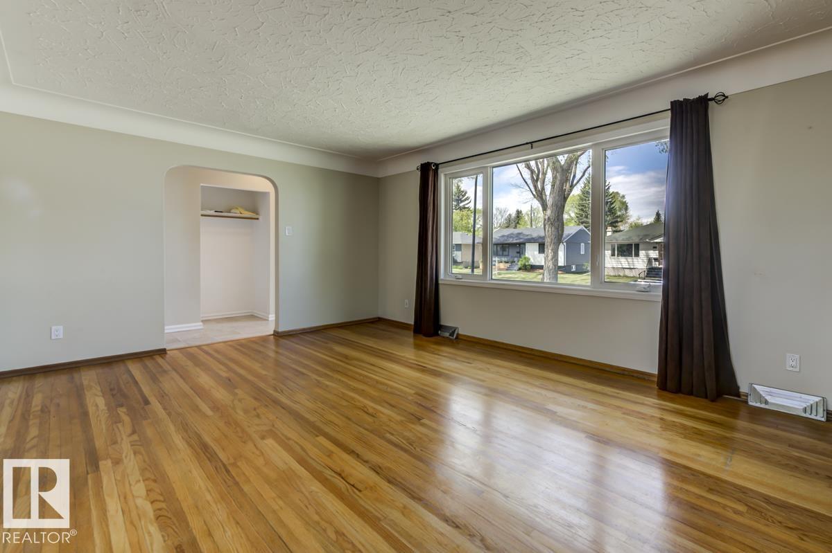 8511 64 Av Nw Property Photo 4