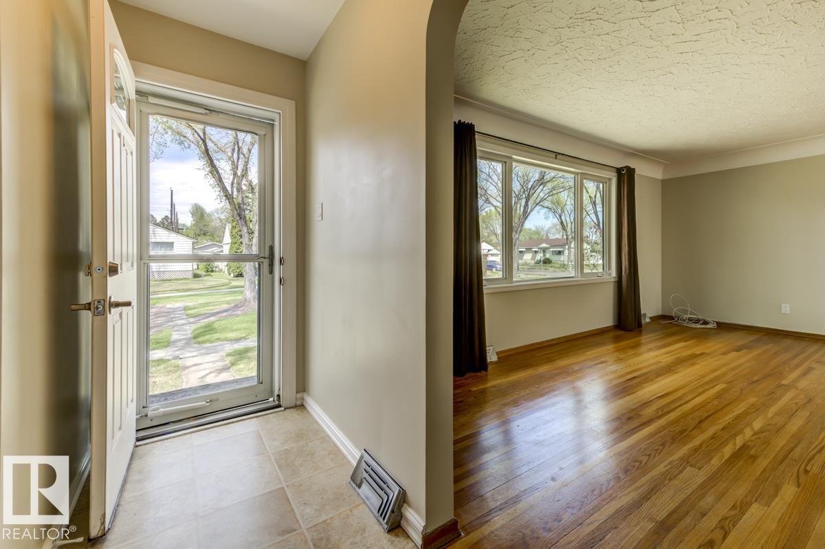 8511 64 Av Nw Property Photo 7