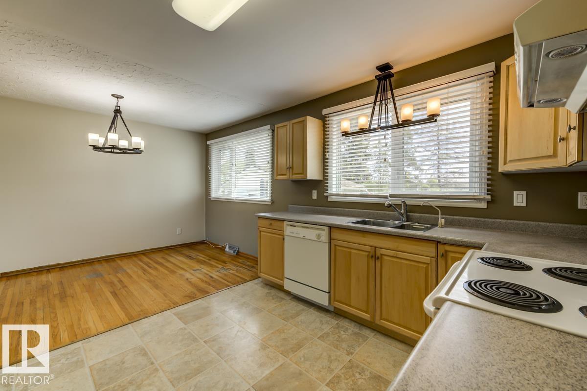 8511 64 Av Nw Property Photo 12