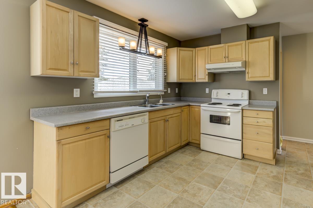 8511 64 Av Nw Property Photo 13