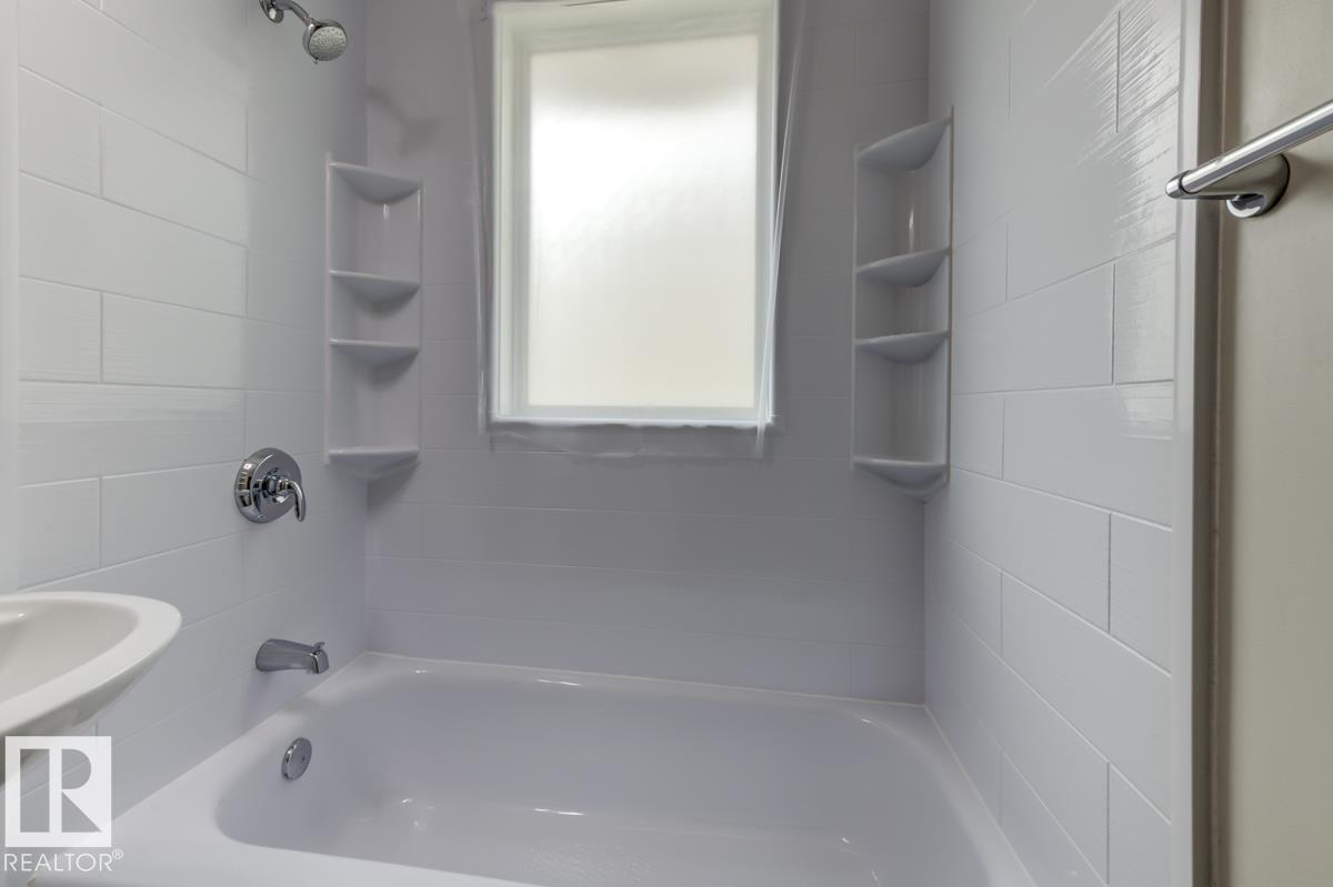 8511 64 Av Nw Property Photo 17